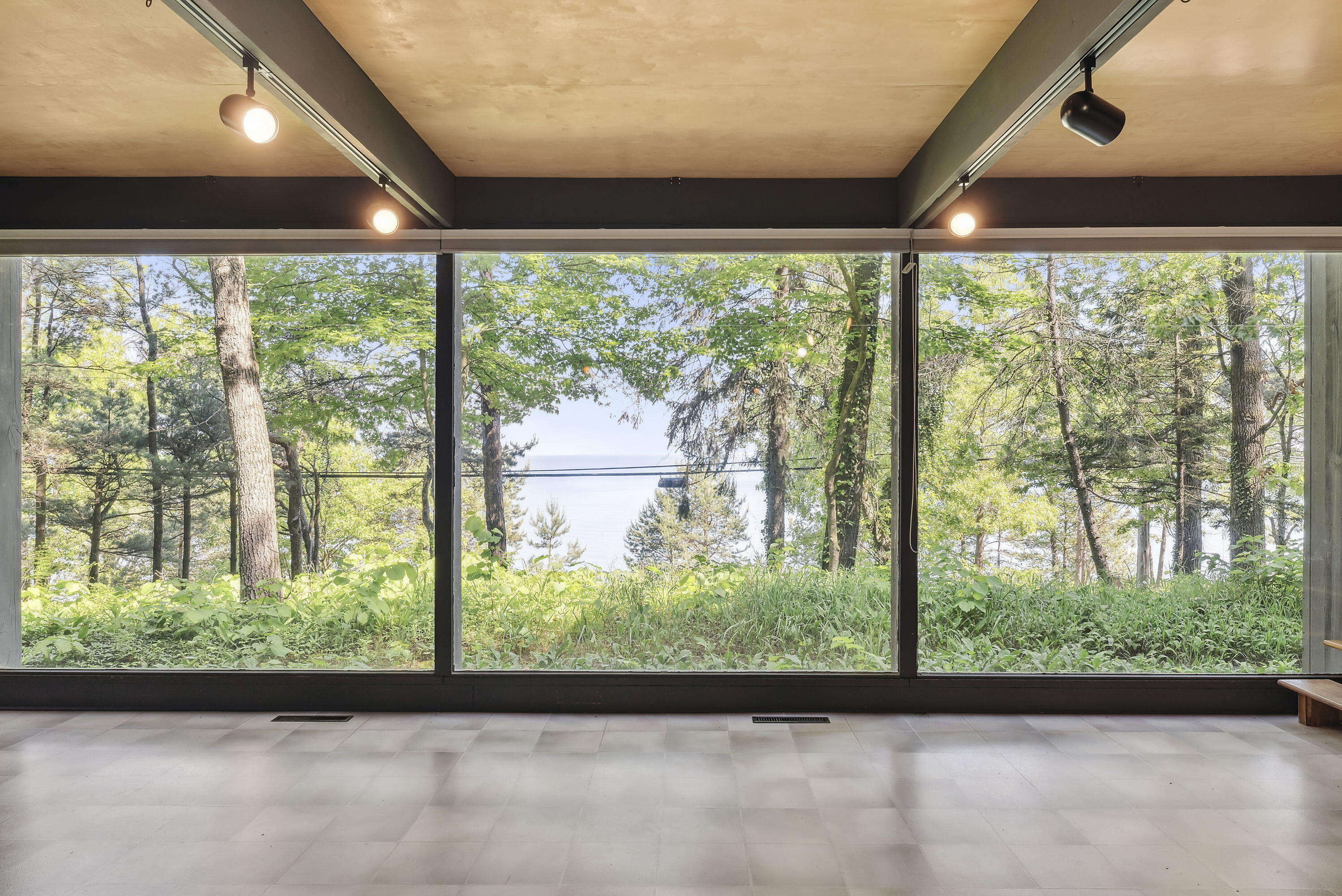 2 S Merrivale Avenue