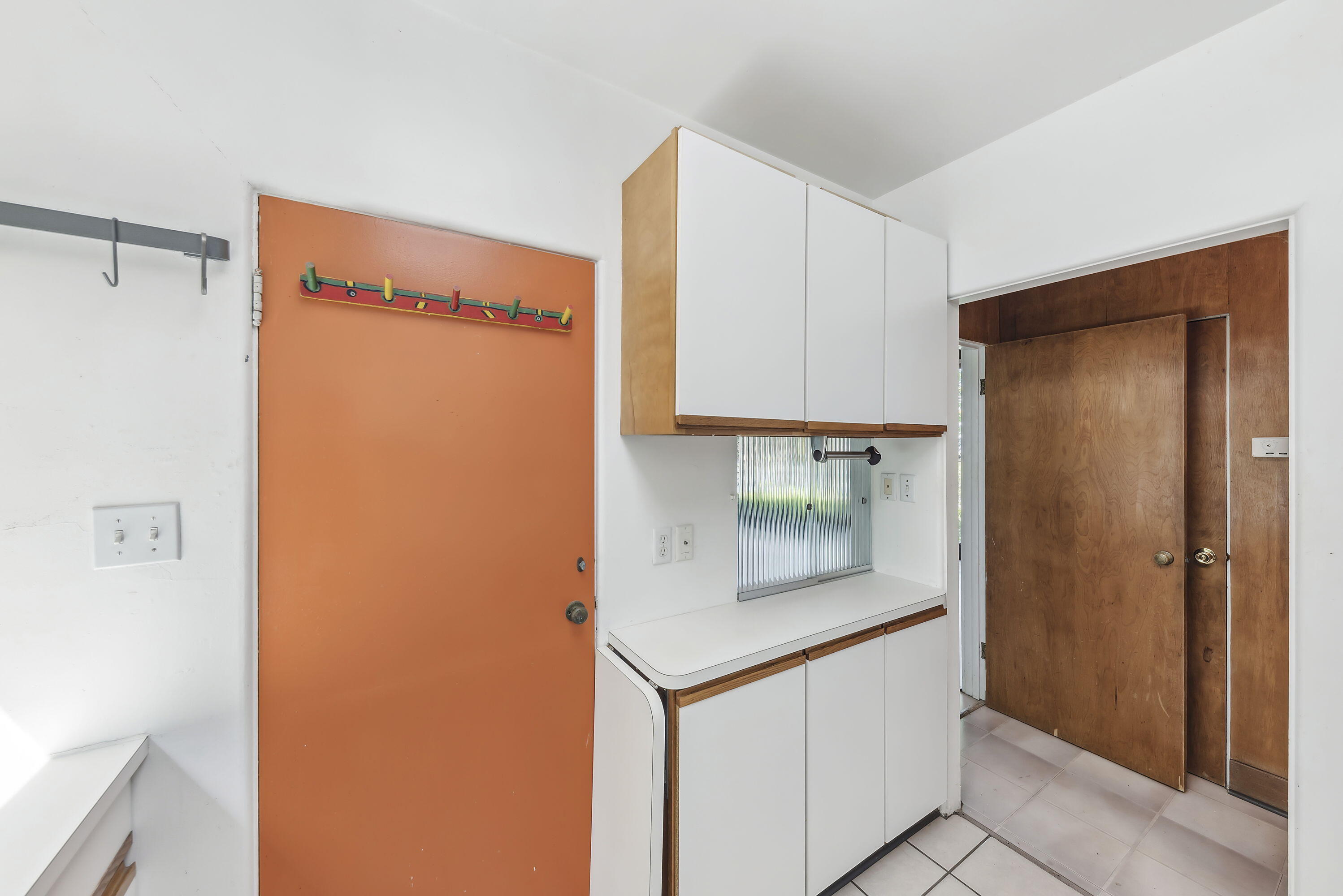 2 S Merrivale Avenue