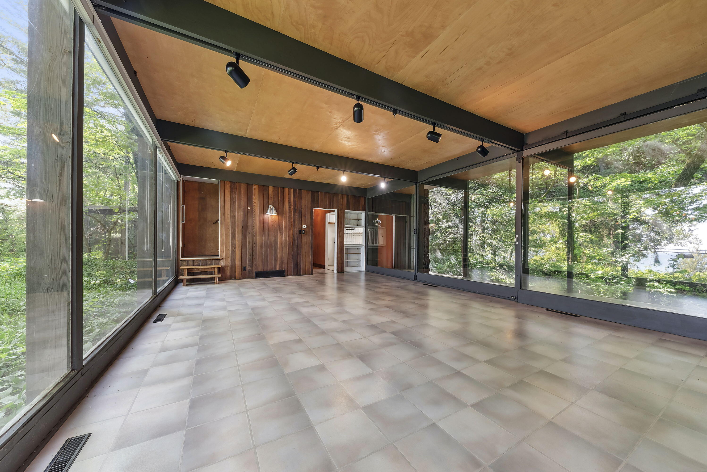 2 S Merrivale Avenue