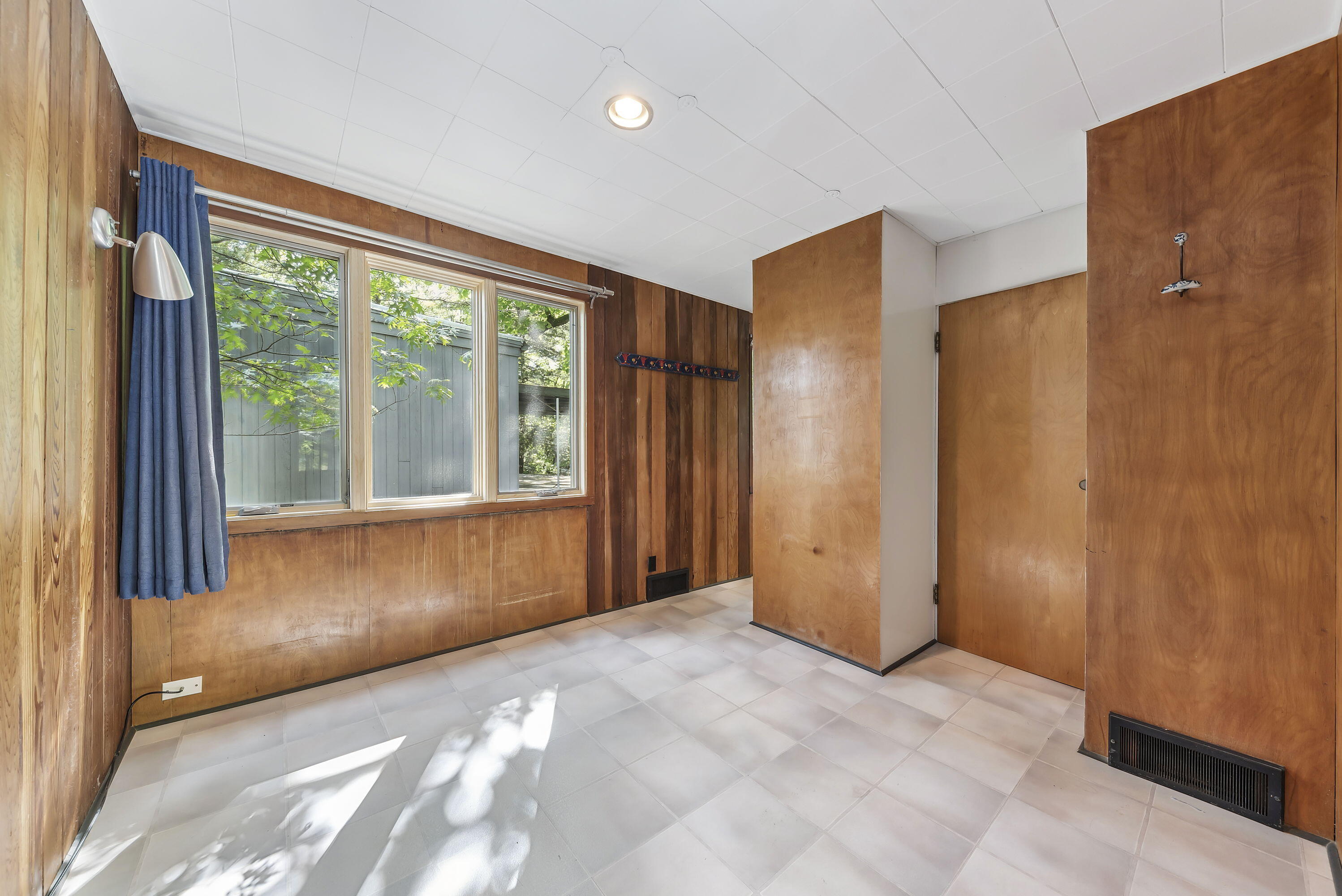 2 S Merrivale Avenue