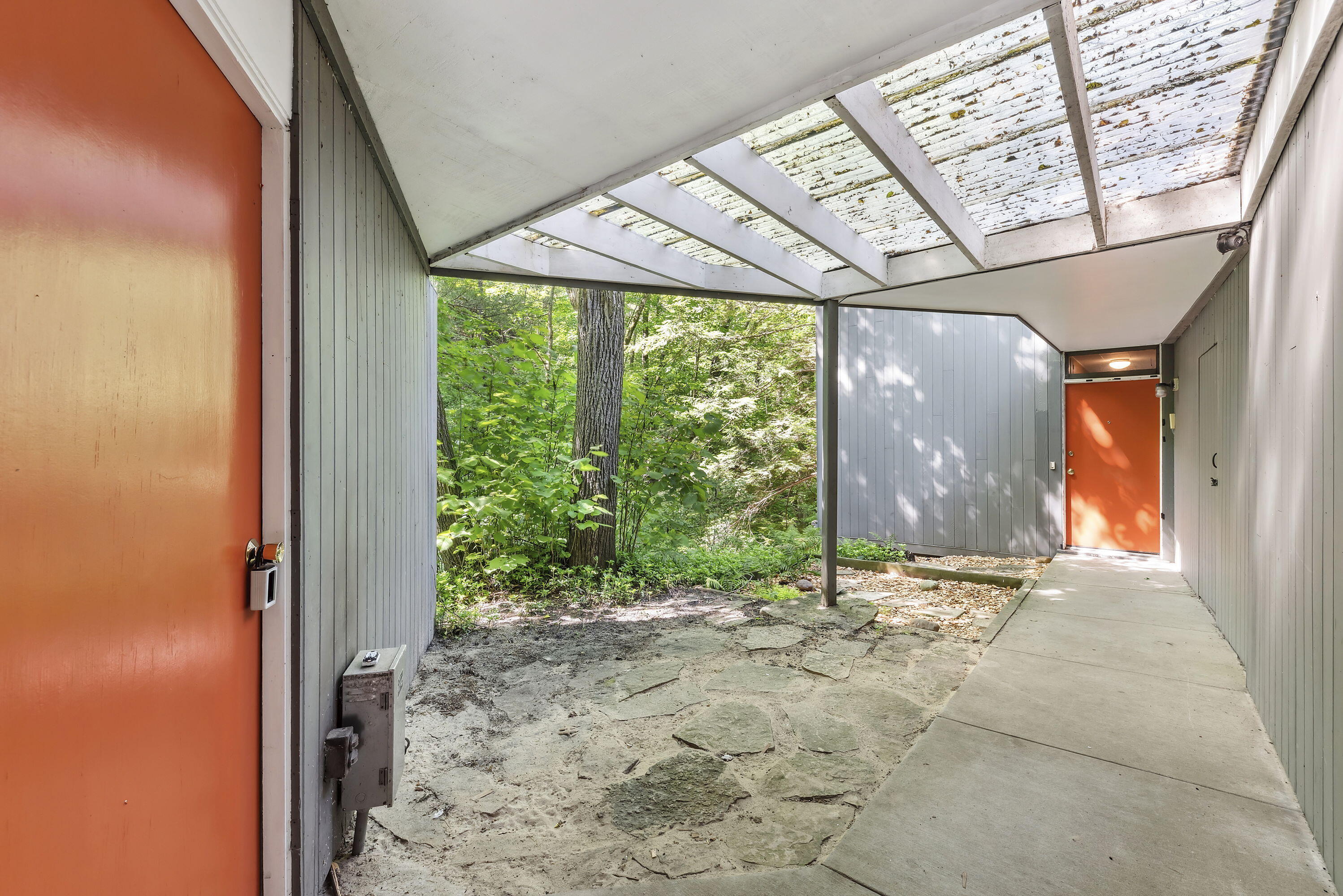 2 S Merrivale Avenue