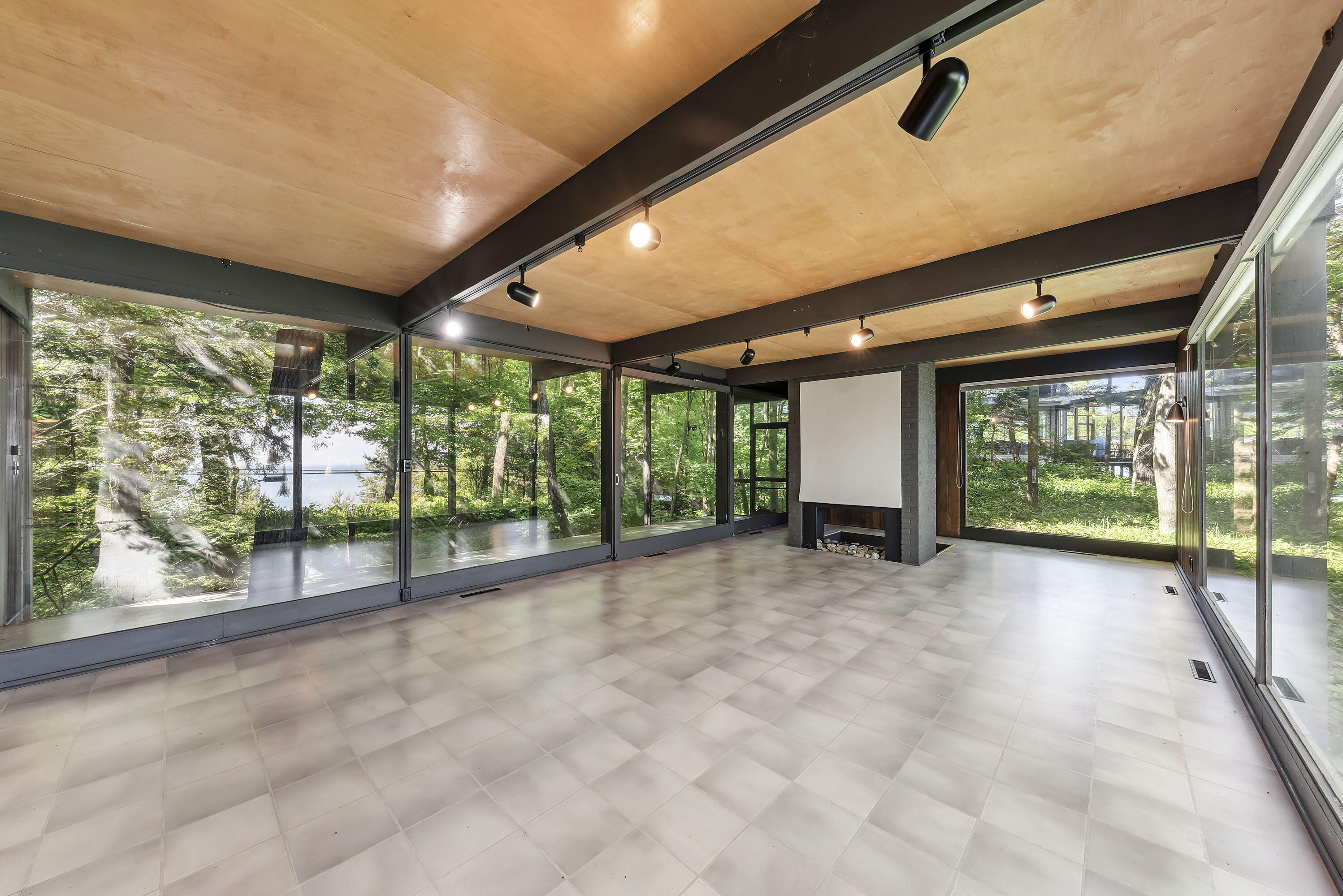 2 S Merrivale Avenue