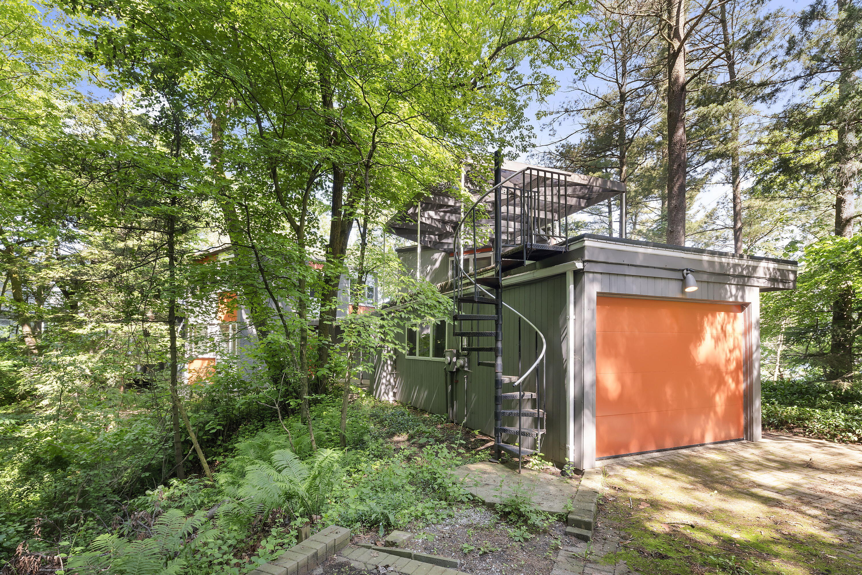 2 S Merrivale Avenue