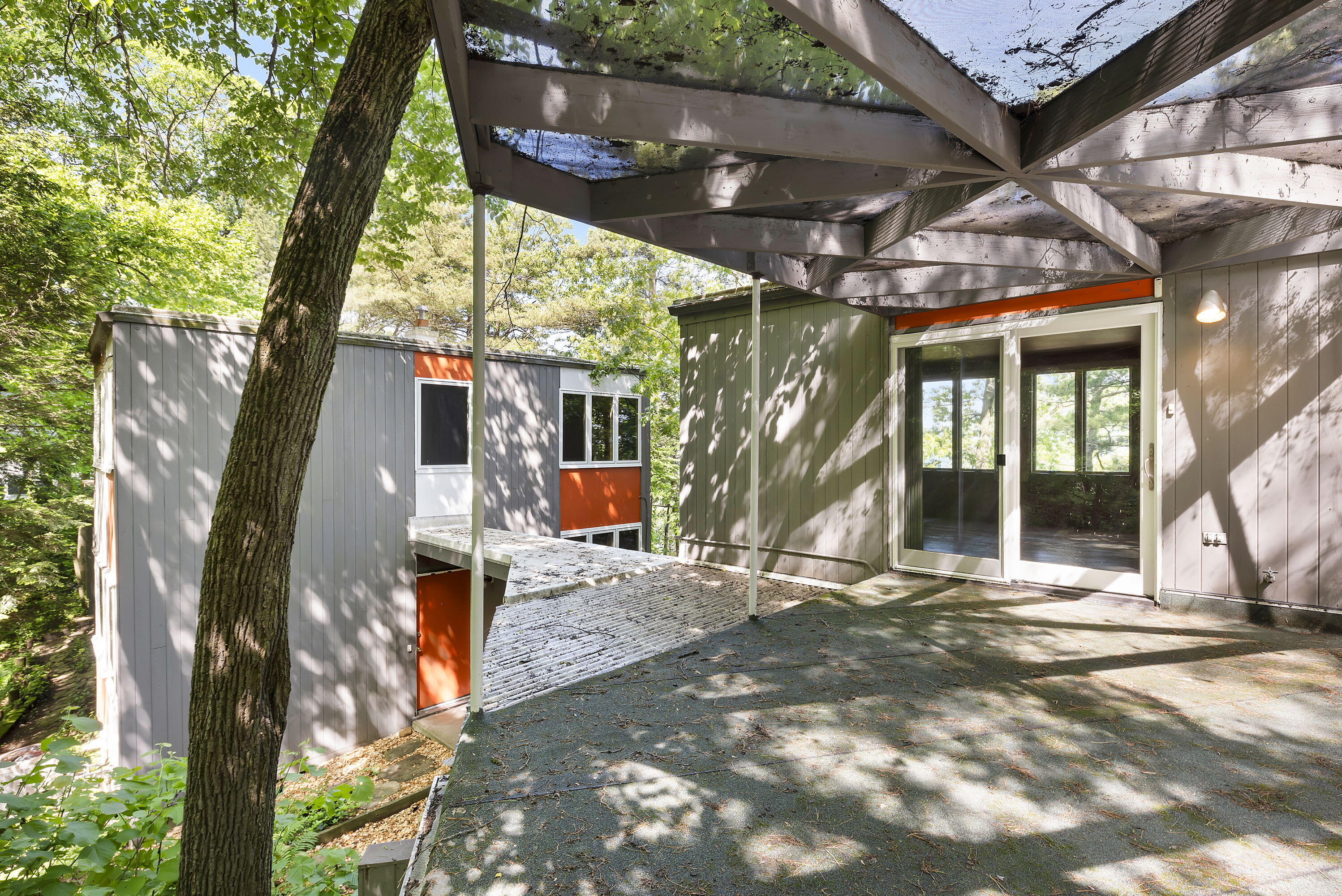 2 S Merrivale Avenue