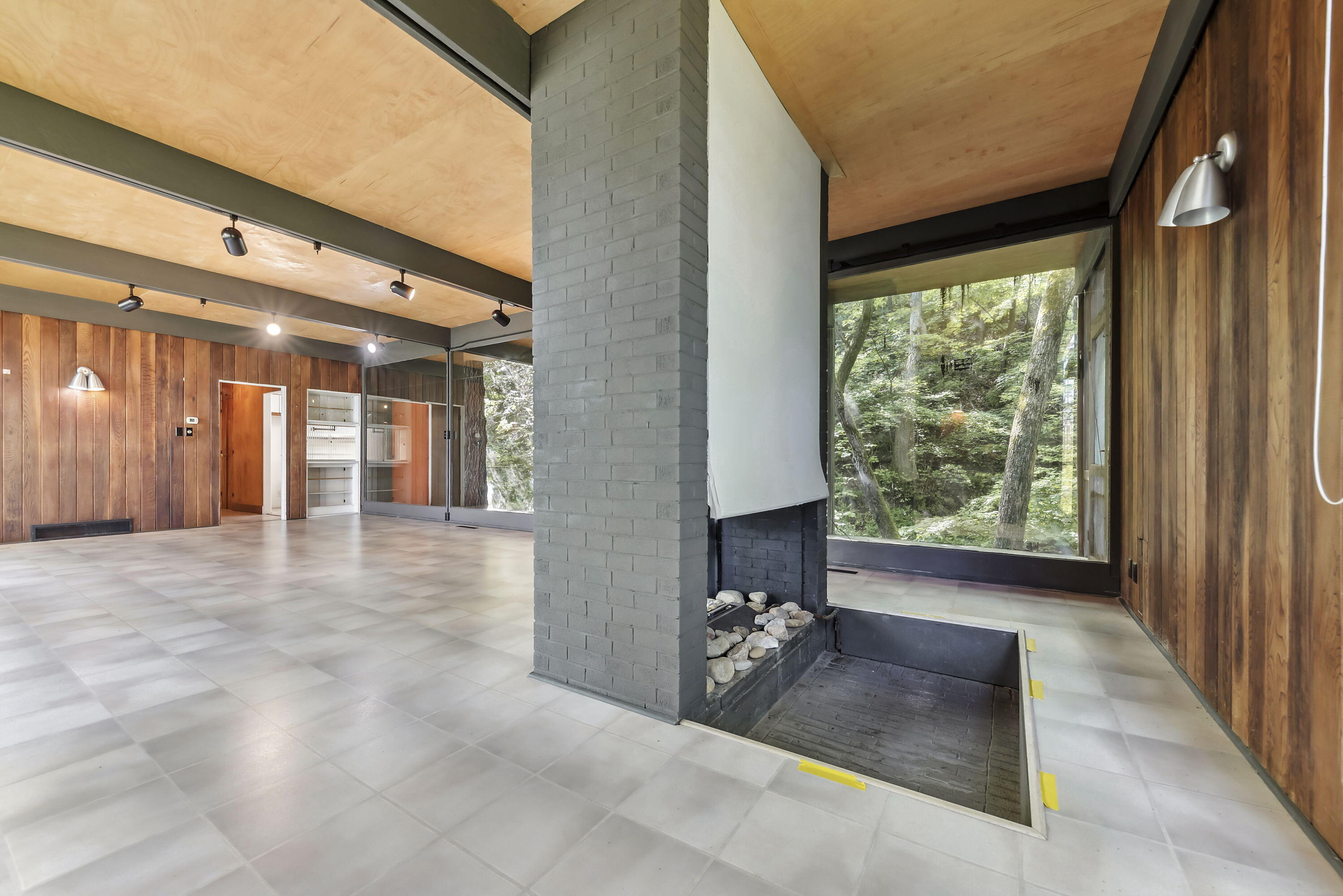 2 S Merrivale Avenue