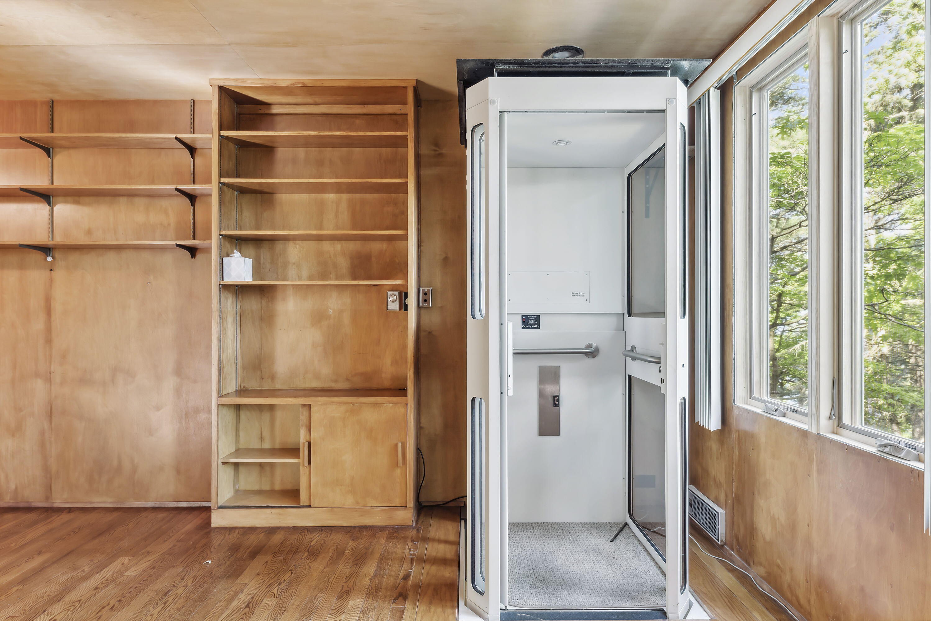 2 S Merrivale Avenue