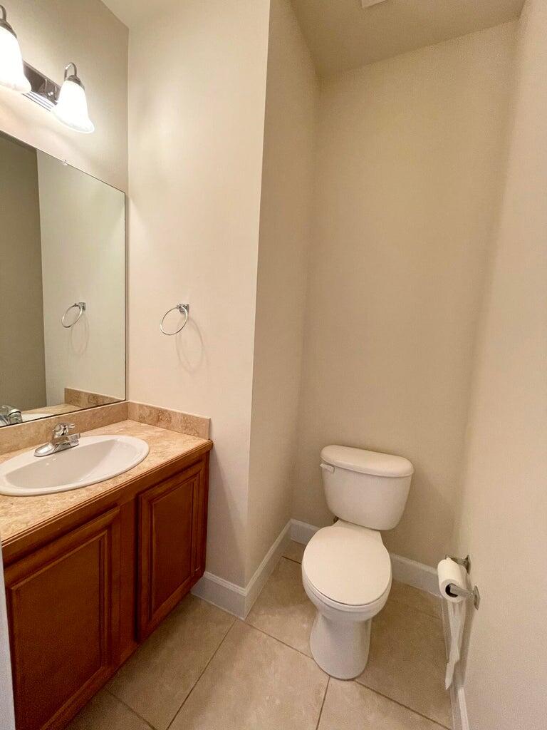 15284 331 Business, UNIT 12C