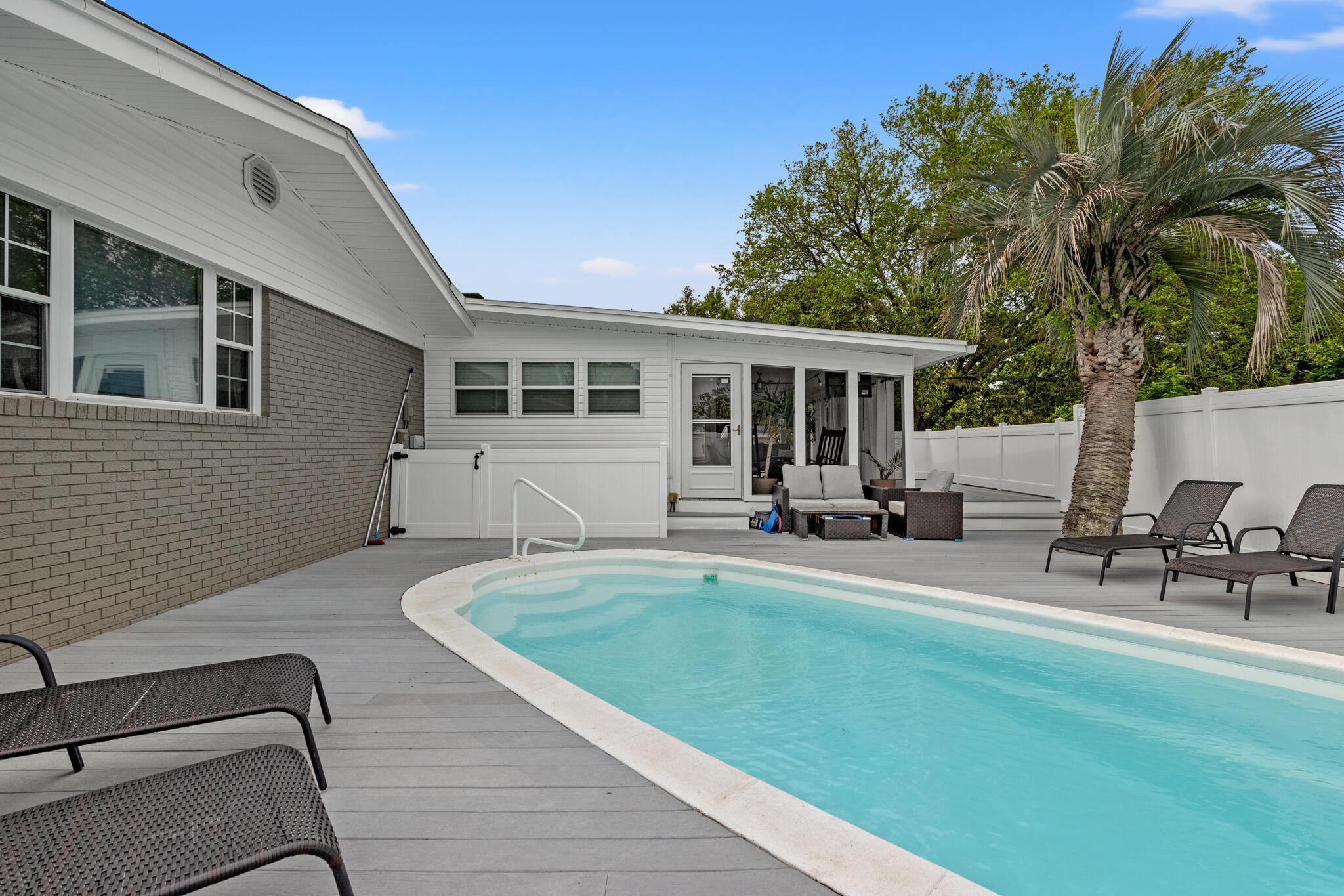 16401 Castile Avenue