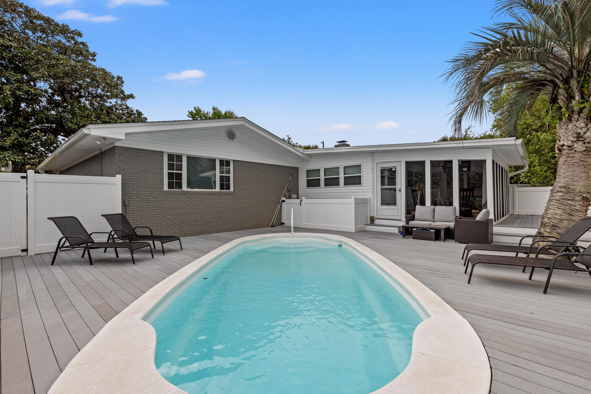 16401 Castile Avenue