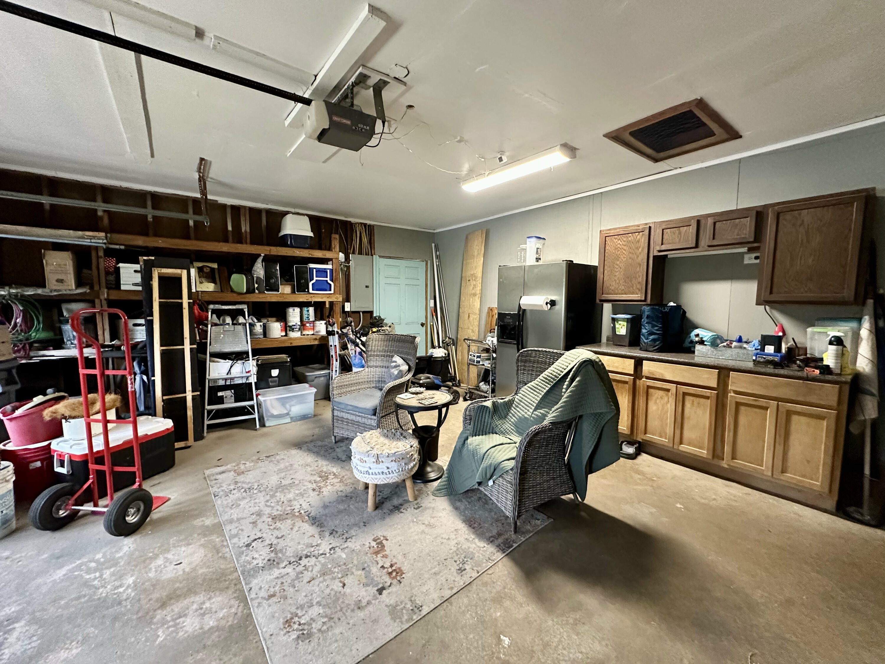 613 Mayflower Avenue