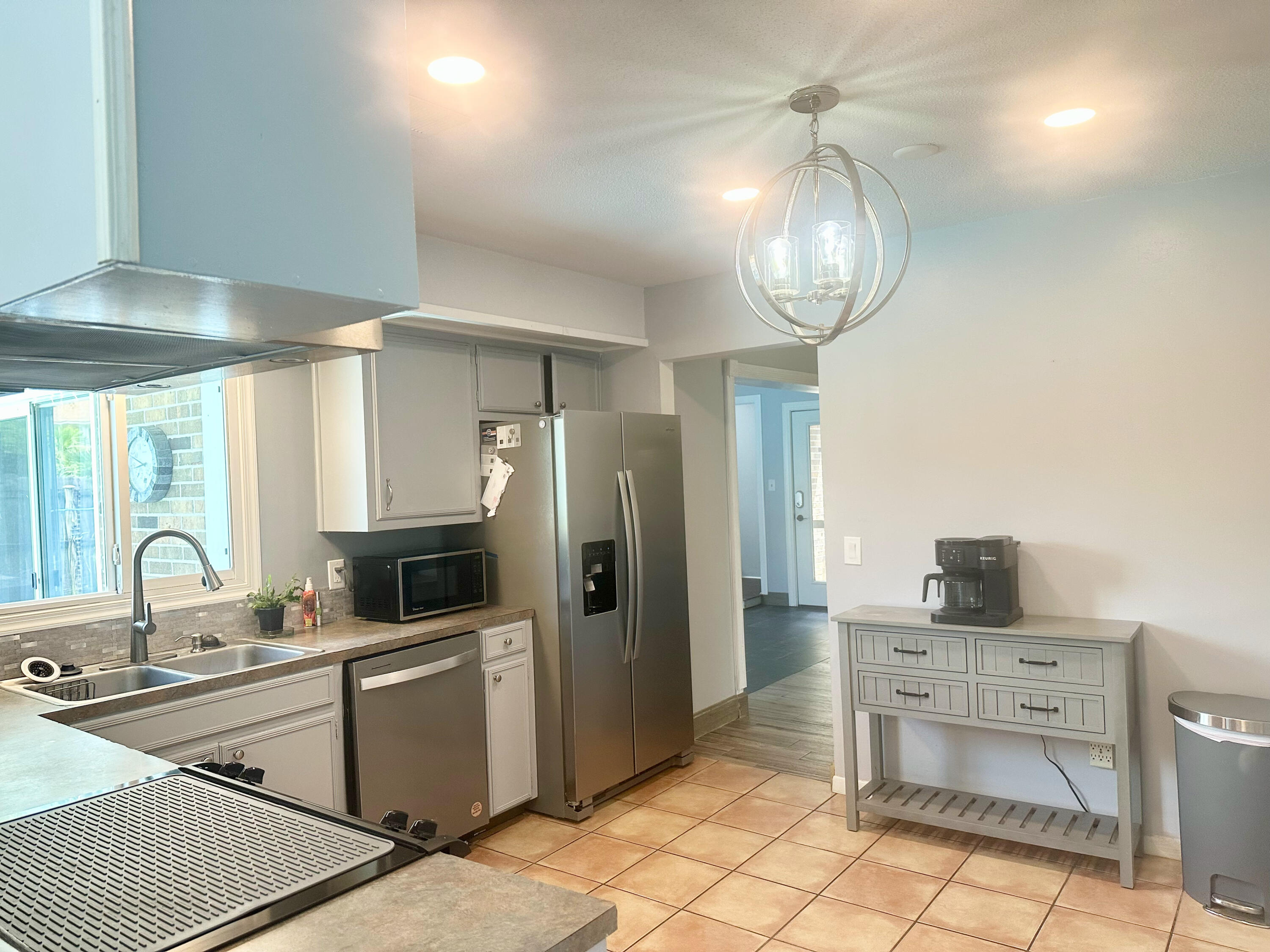 613 Mayflower Avenue