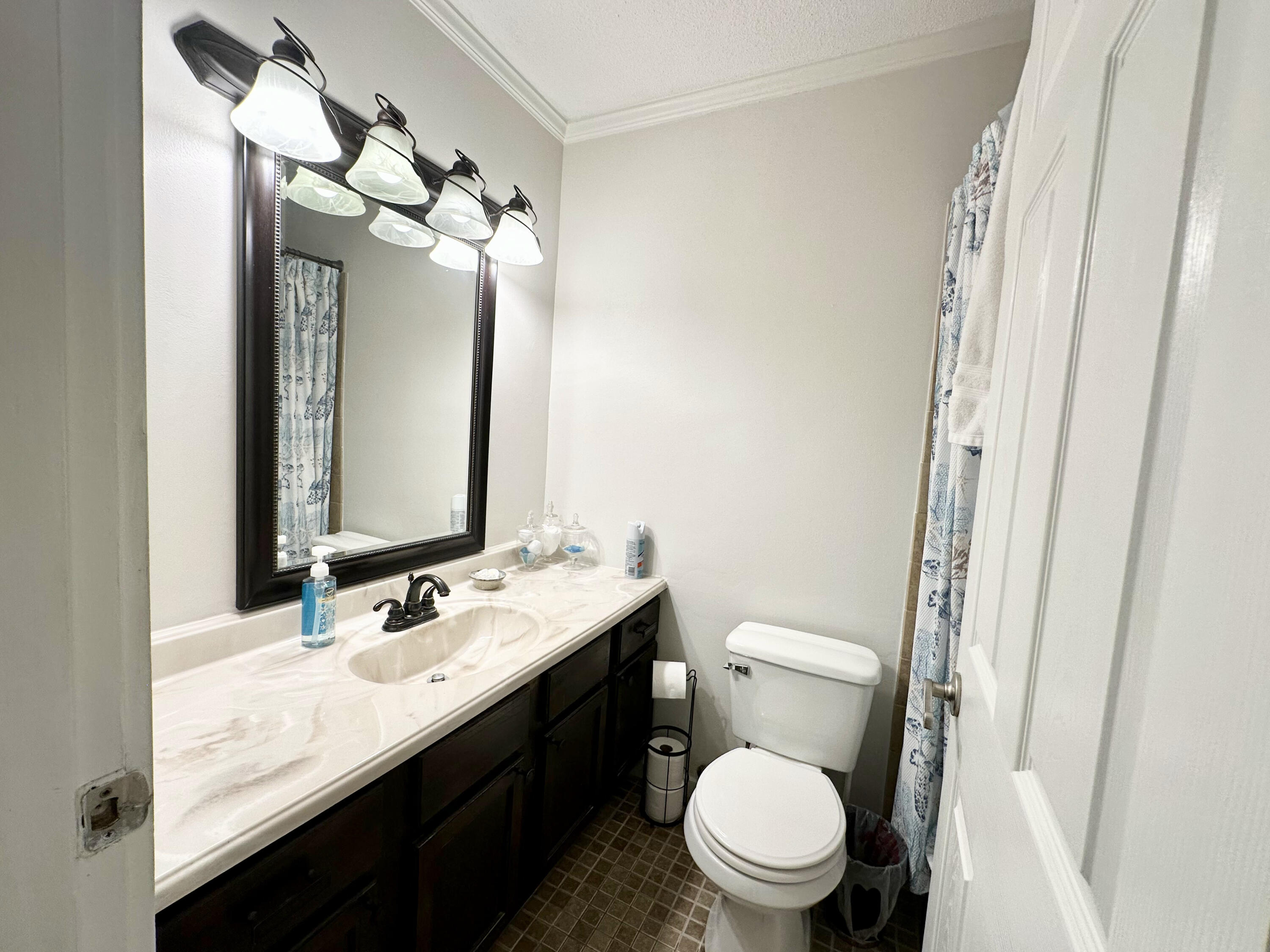 613 Mayflower Avenue