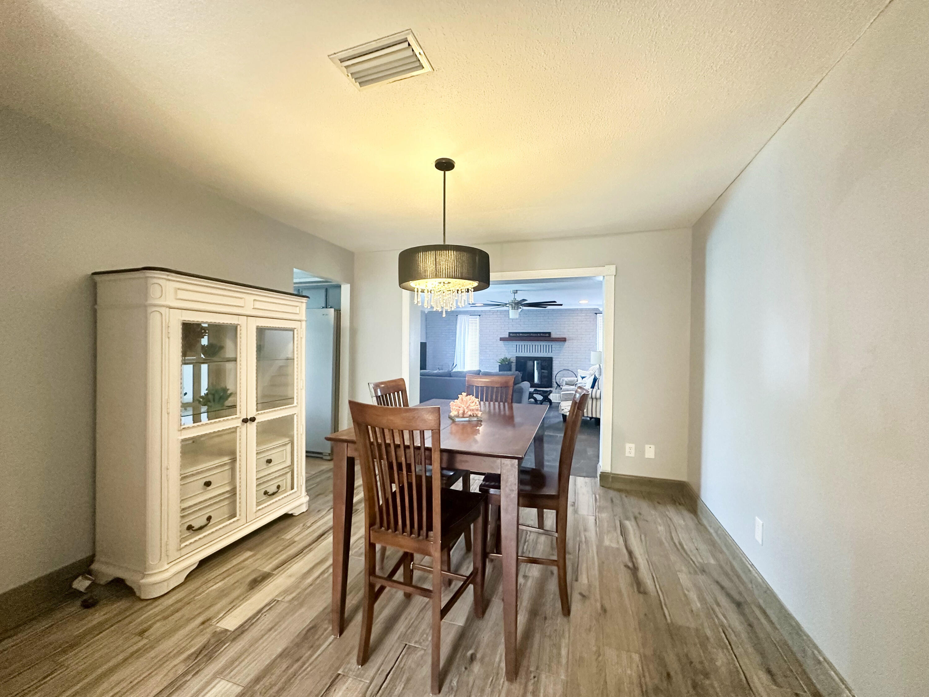 613 Mayflower Avenue