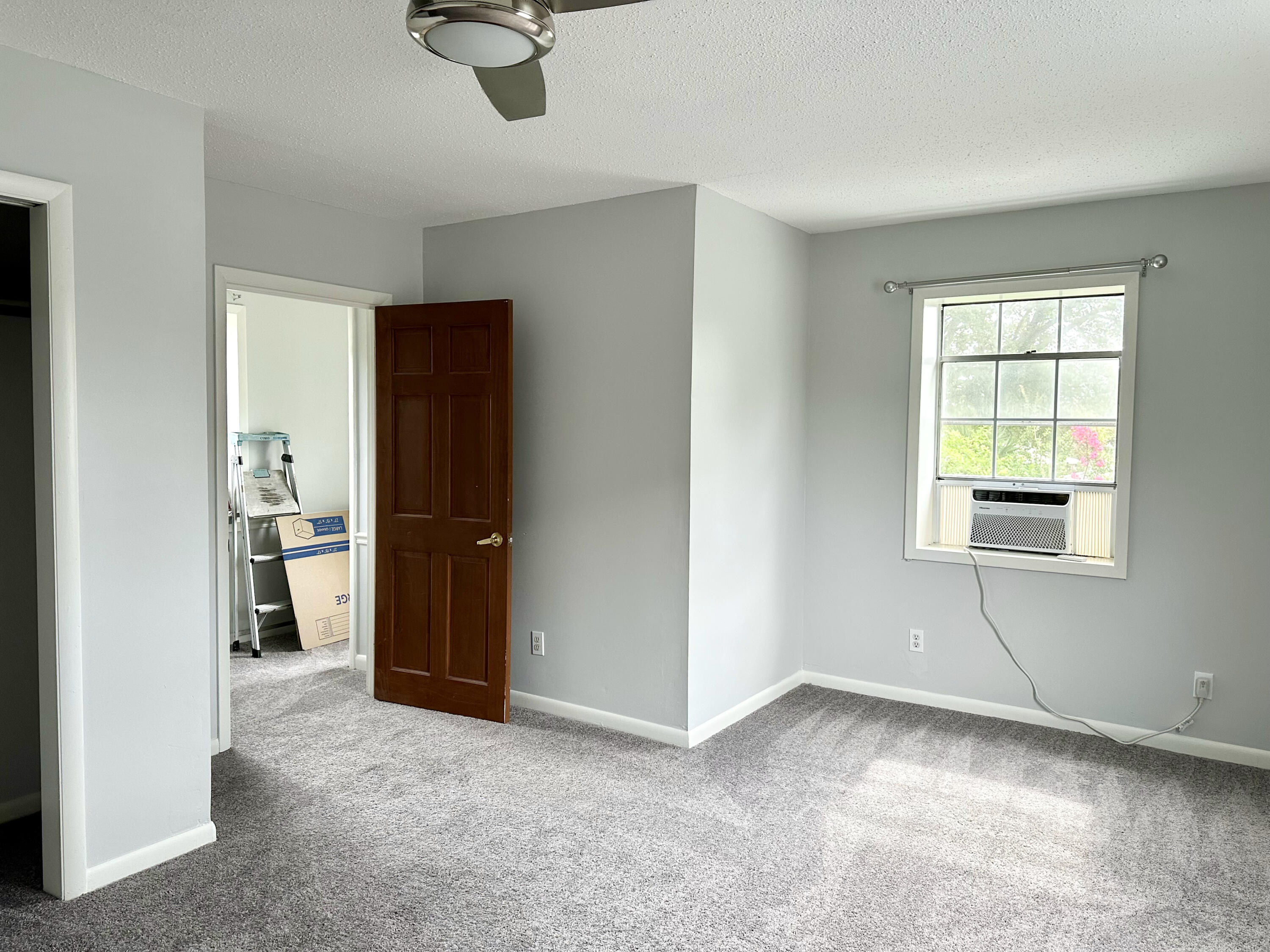 613 Mayflower Avenue