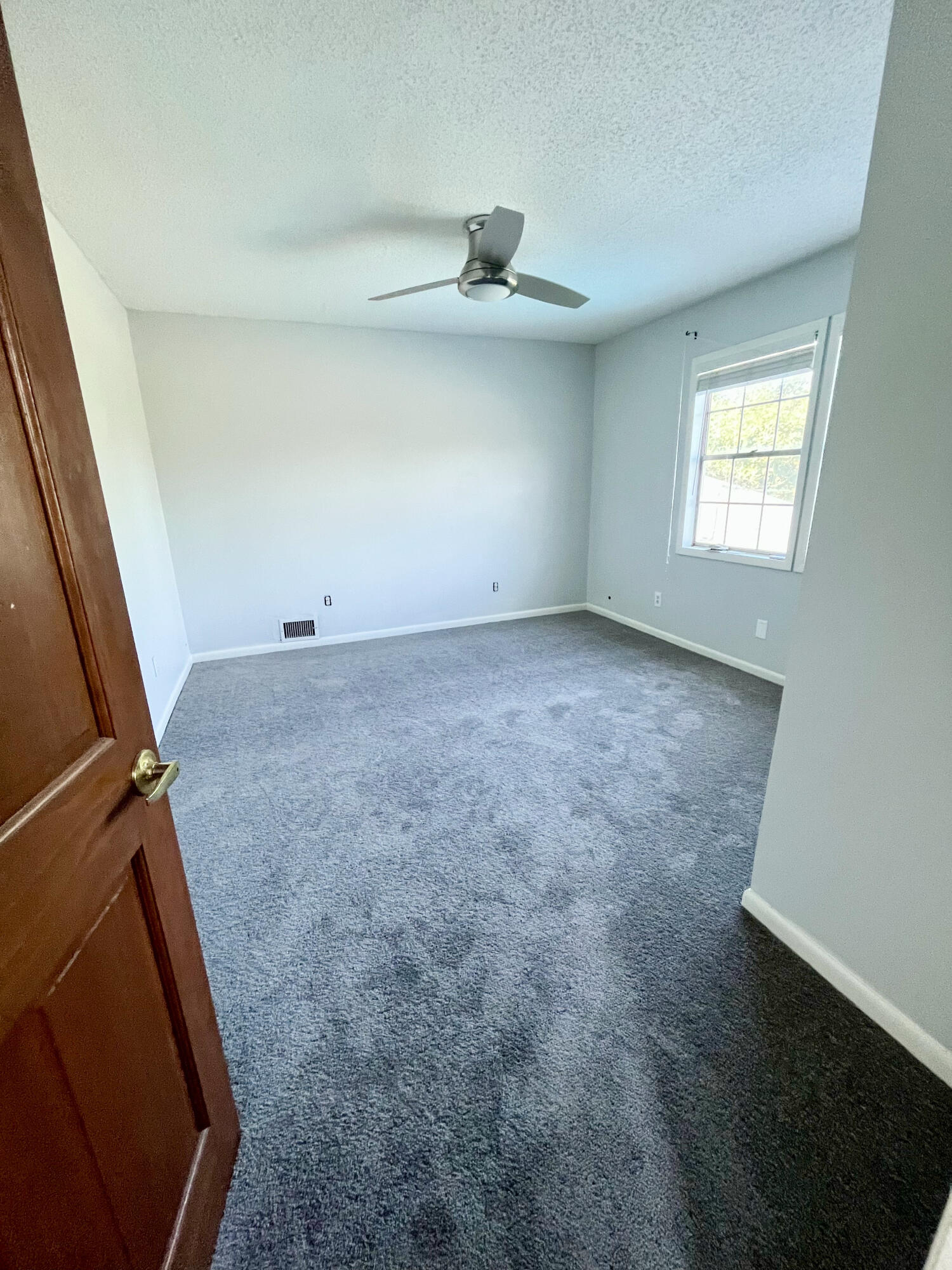 613 Mayflower Avenue