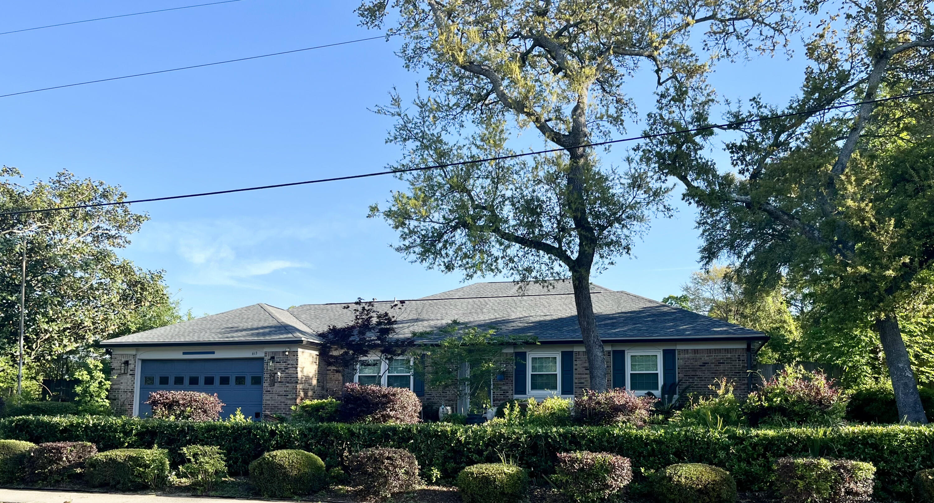 613 Mayflower Avenue