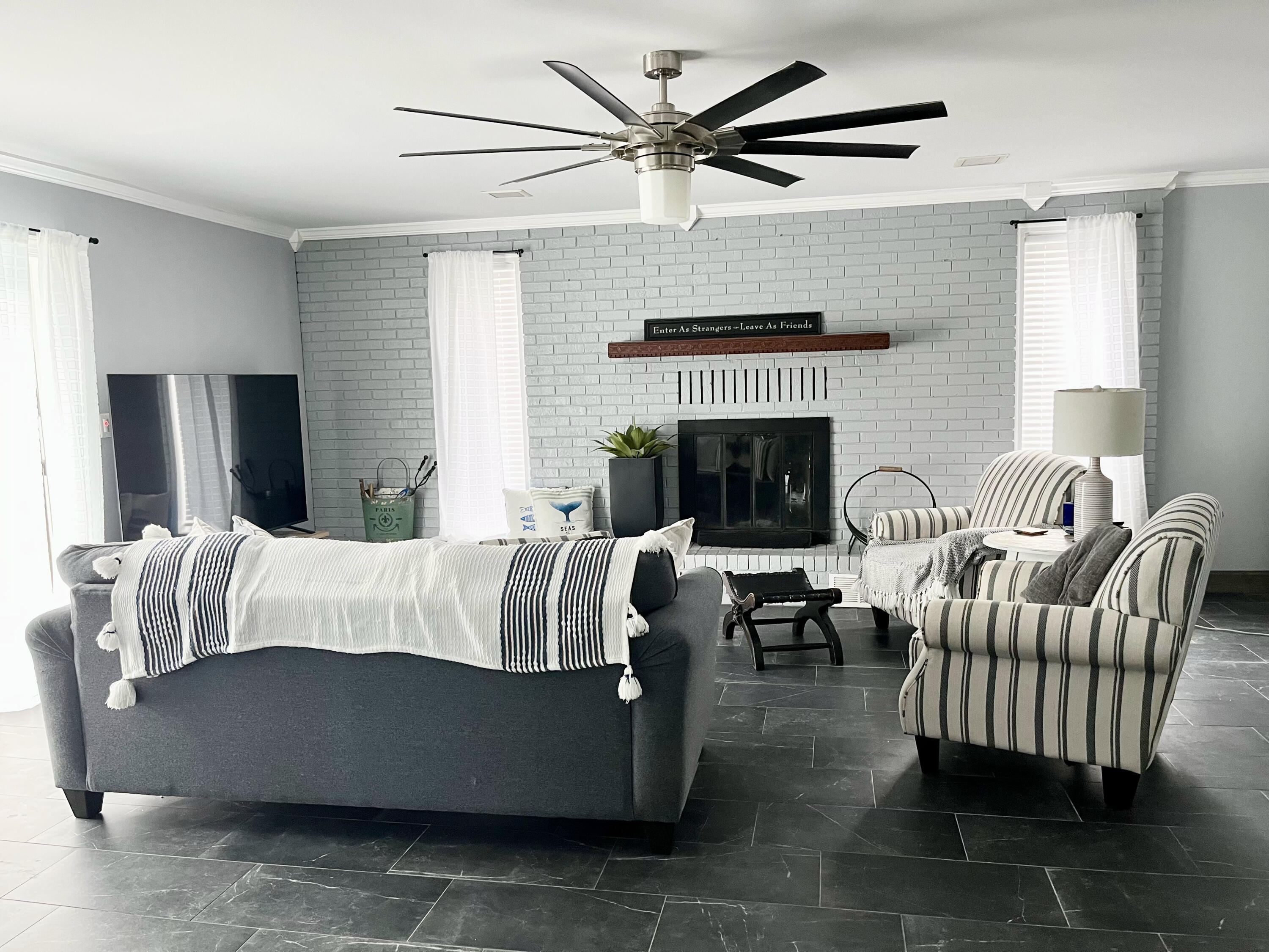 613 Mayflower Avenue