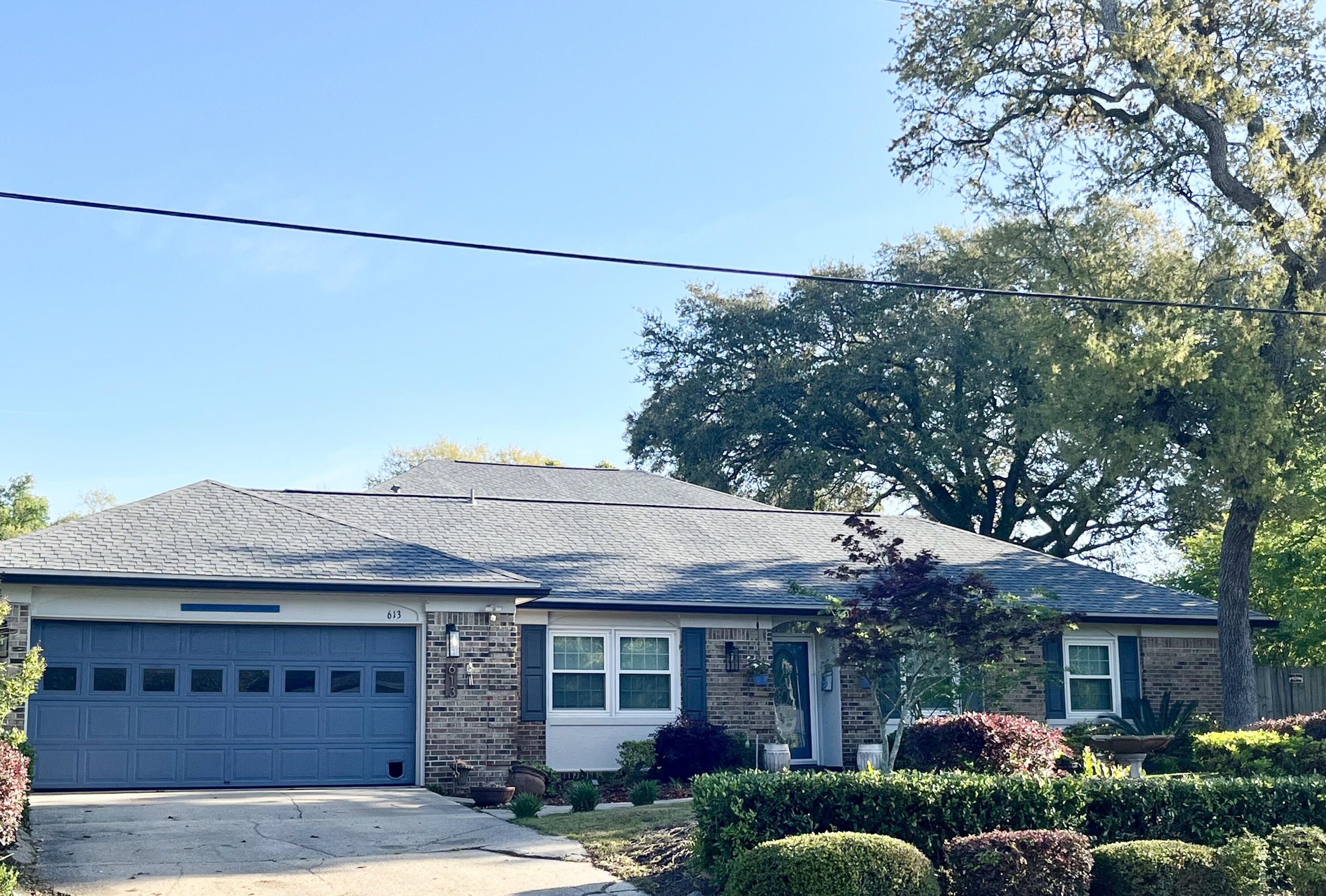 613 Mayflower Avenue
