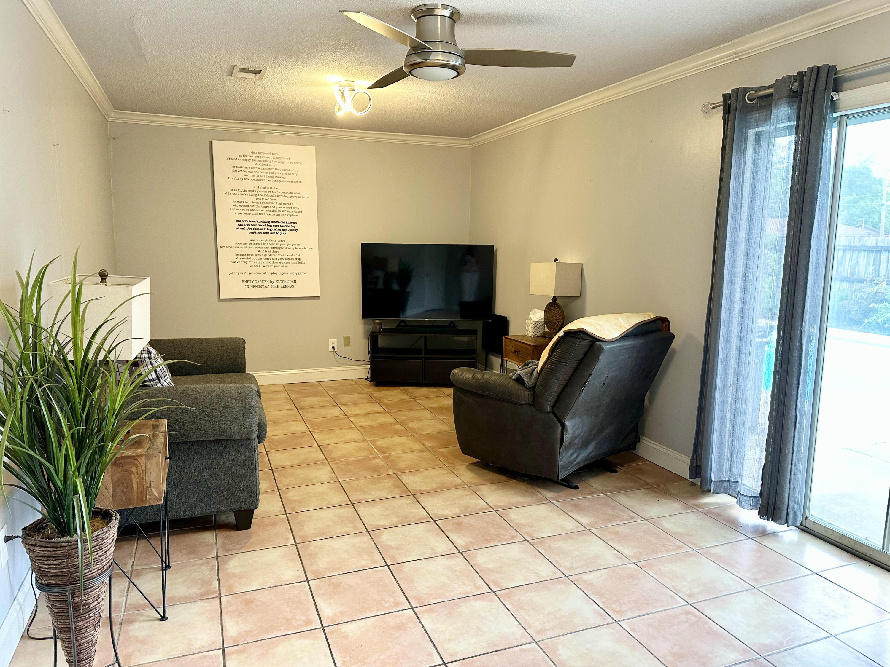 613 Mayflower Avenue