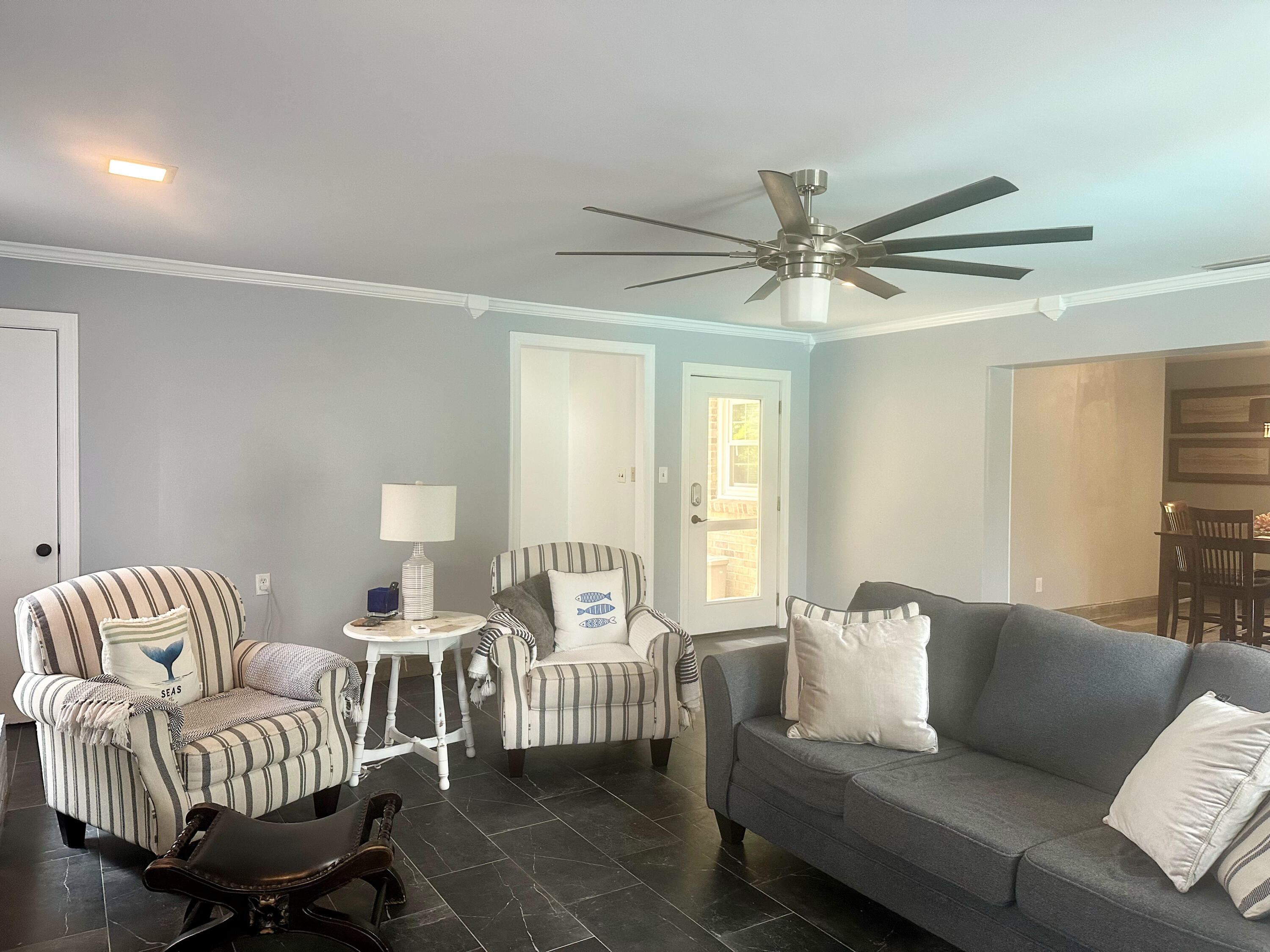 613 Mayflower Avenue