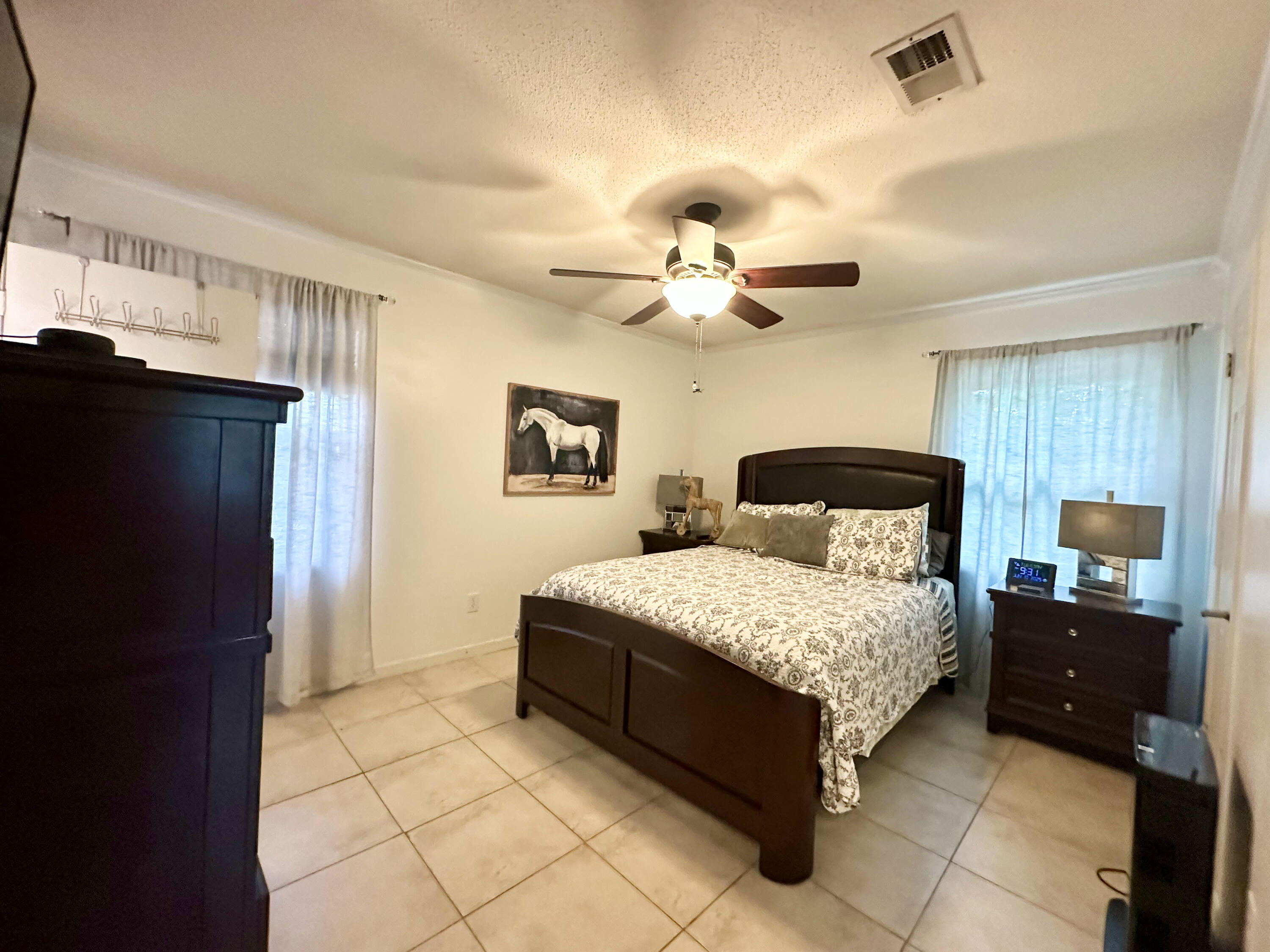 613 Mayflower Avenue