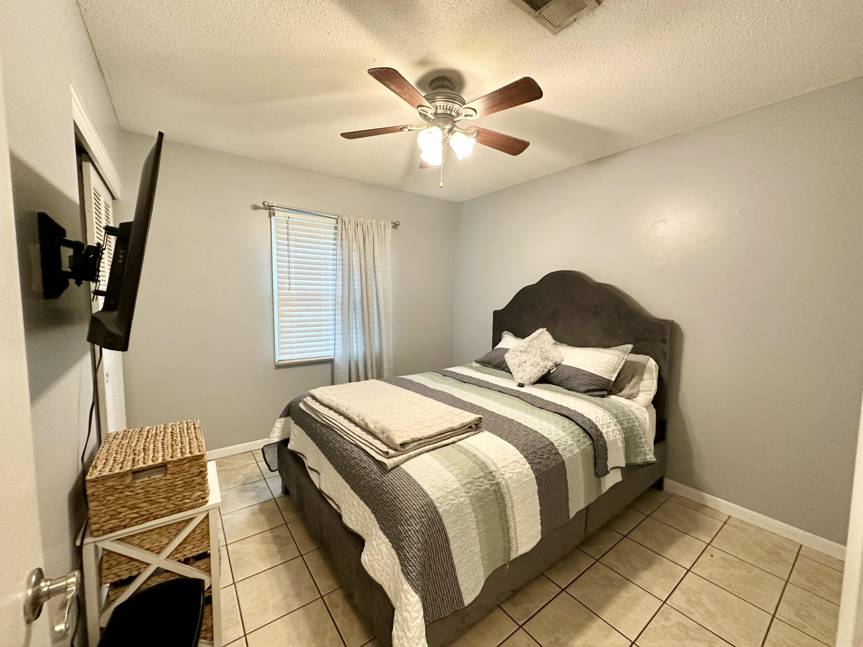 613 Mayflower Avenue