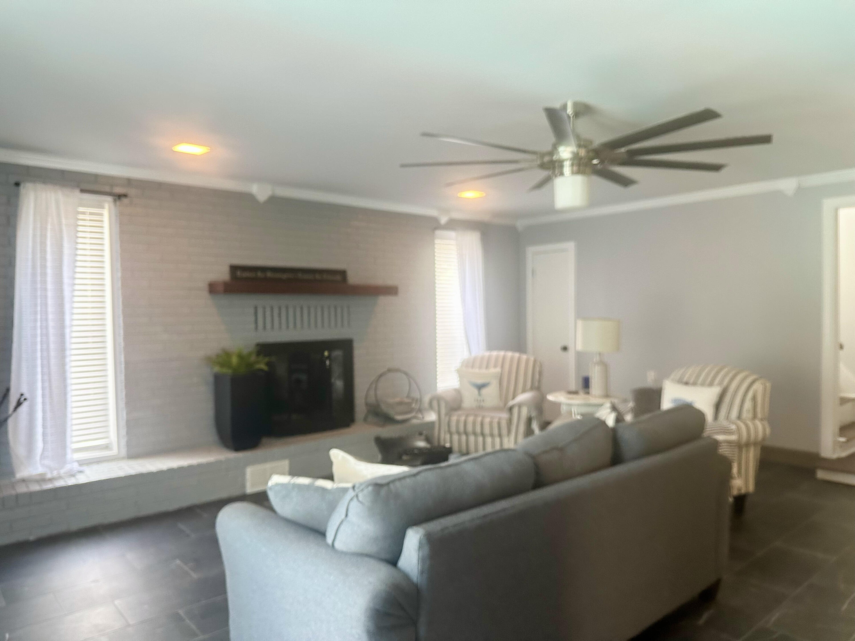 613 Mayflower Avenue