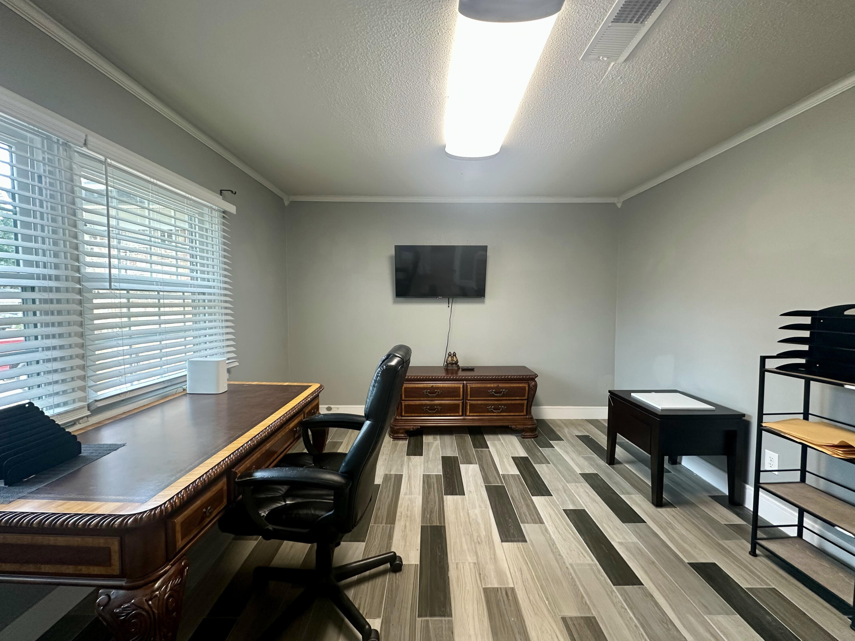 613 Mayflower Avenue