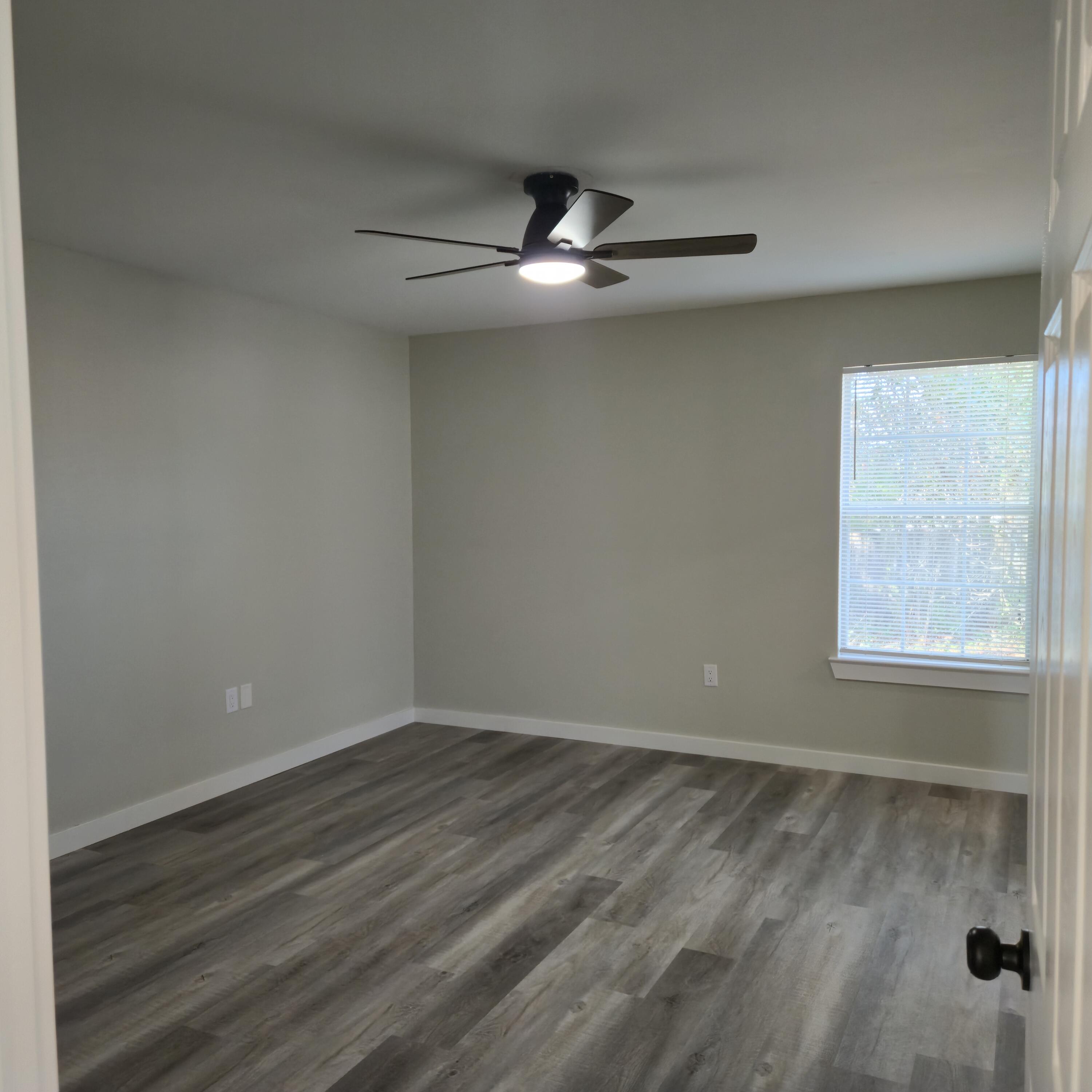 292 E North Avenue
