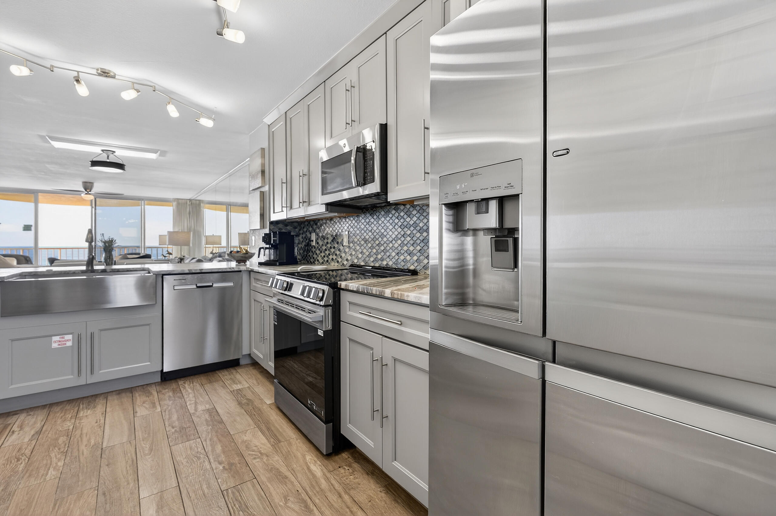 9815 Us Highway 98 # A402