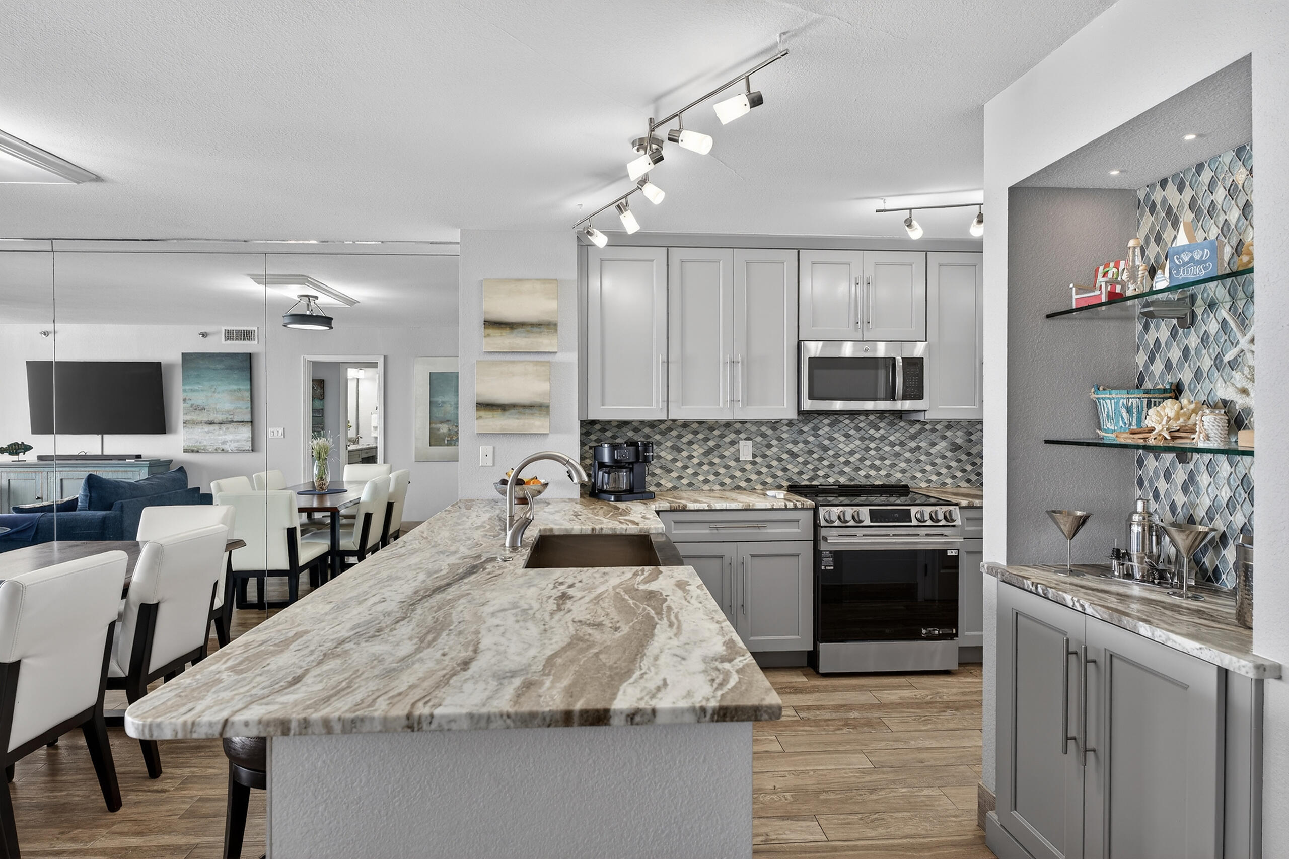 9815 Us Highway 98 # A402