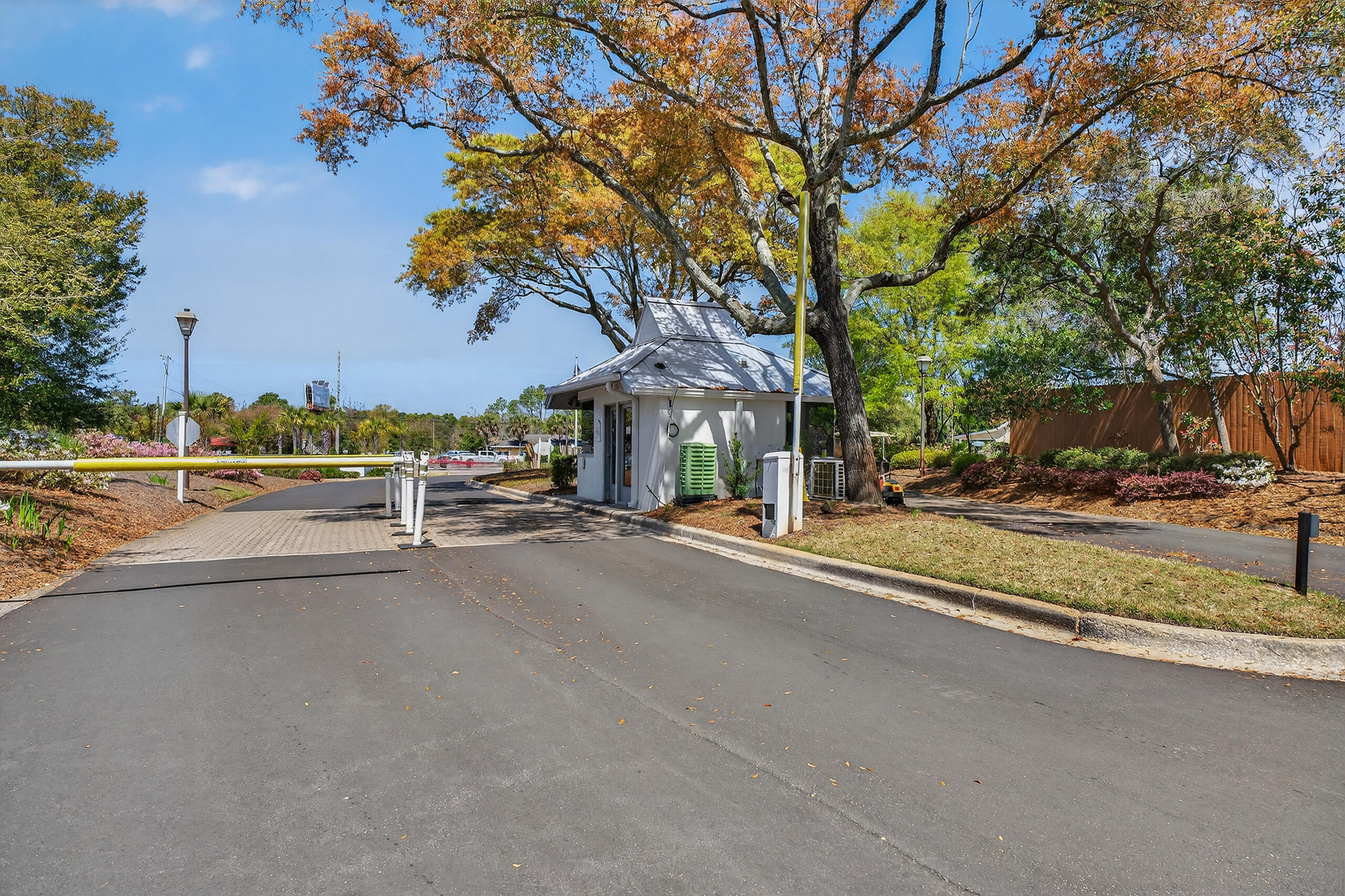 9815 Us Highway 98 # A402