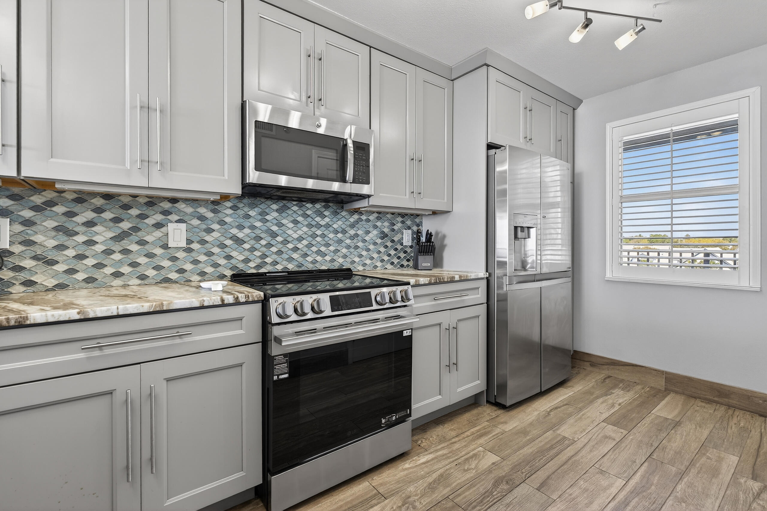 9815 Us Highway 98 # A402