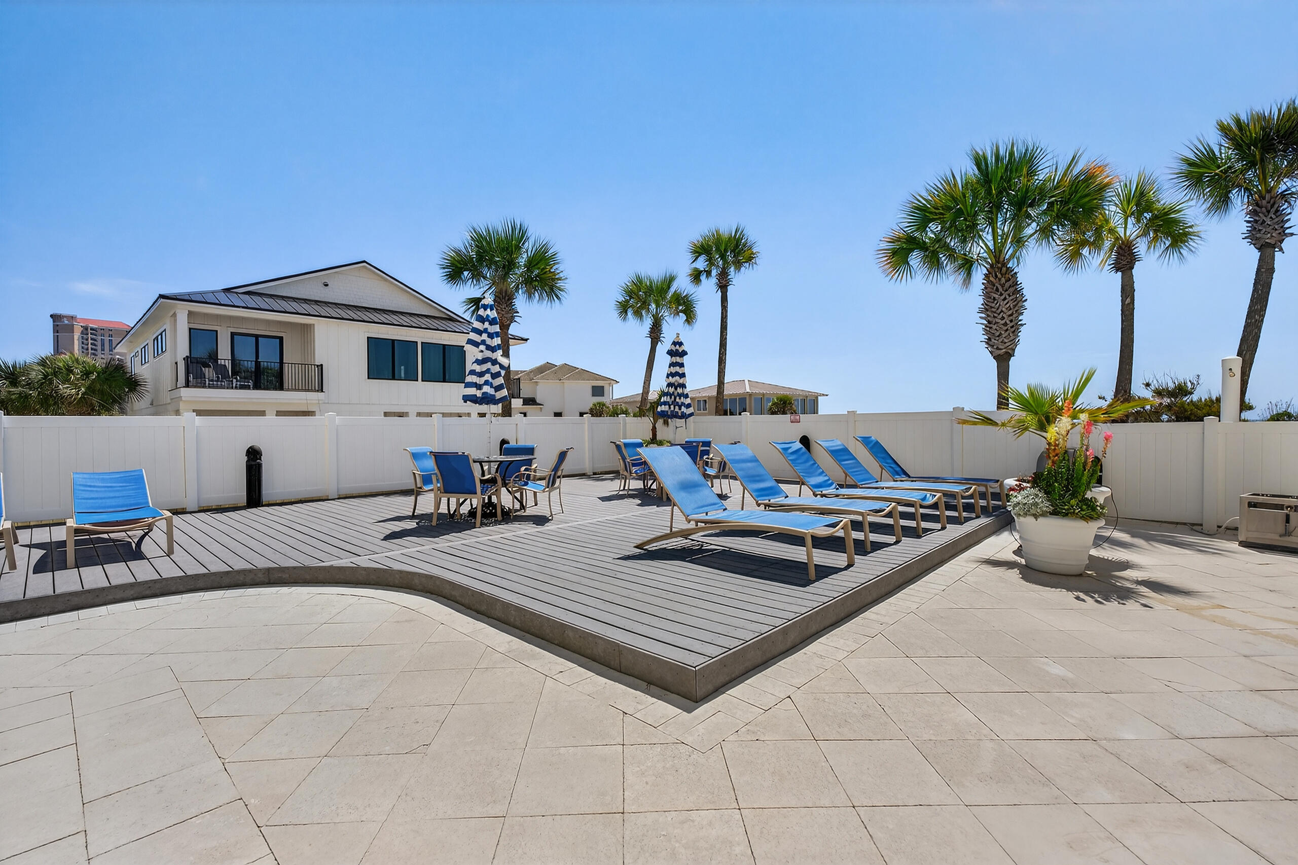 9815 Us Highway 98 # A402