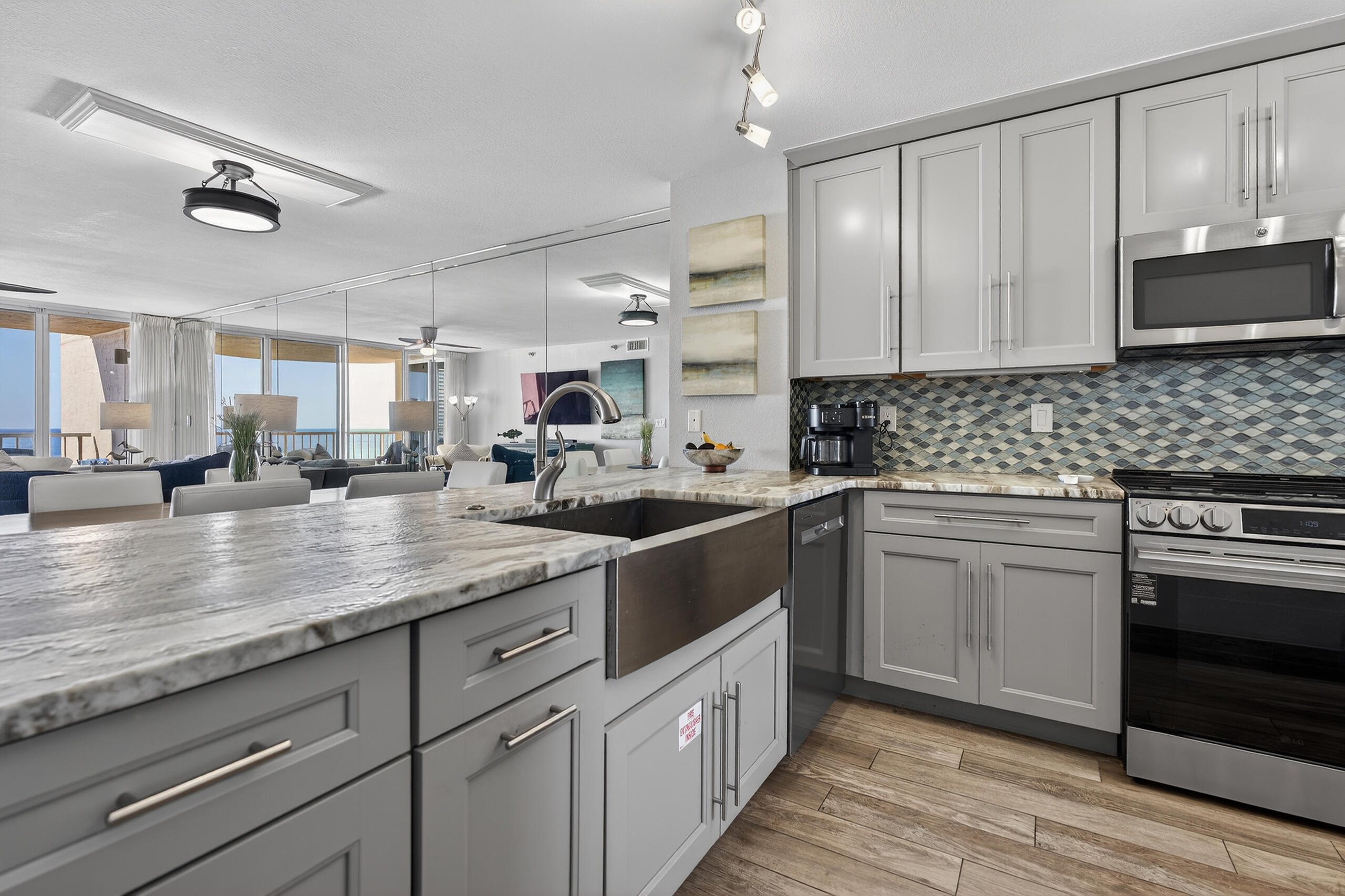 9815 Us Highway 98 # A402