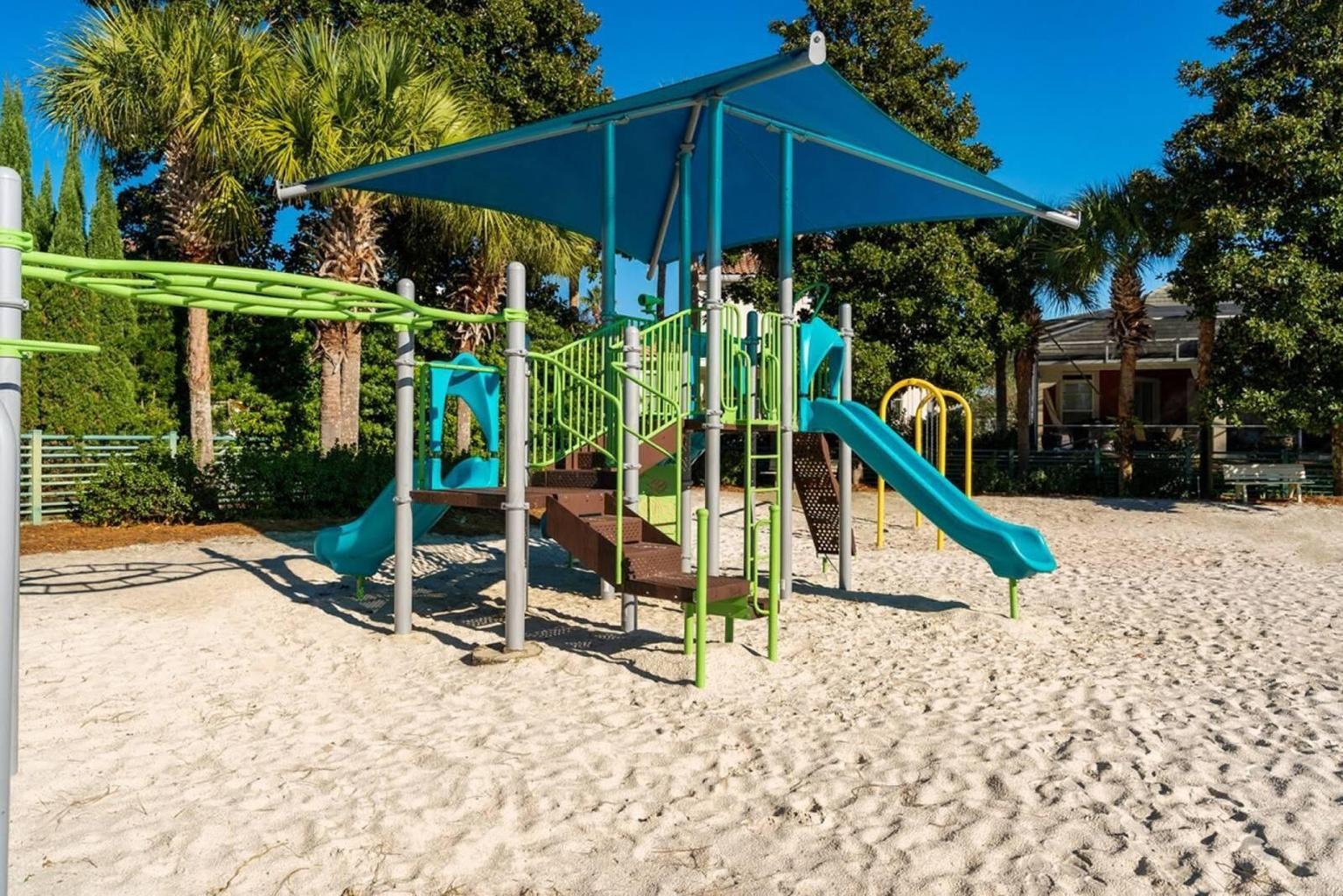 4765 Papaya Park