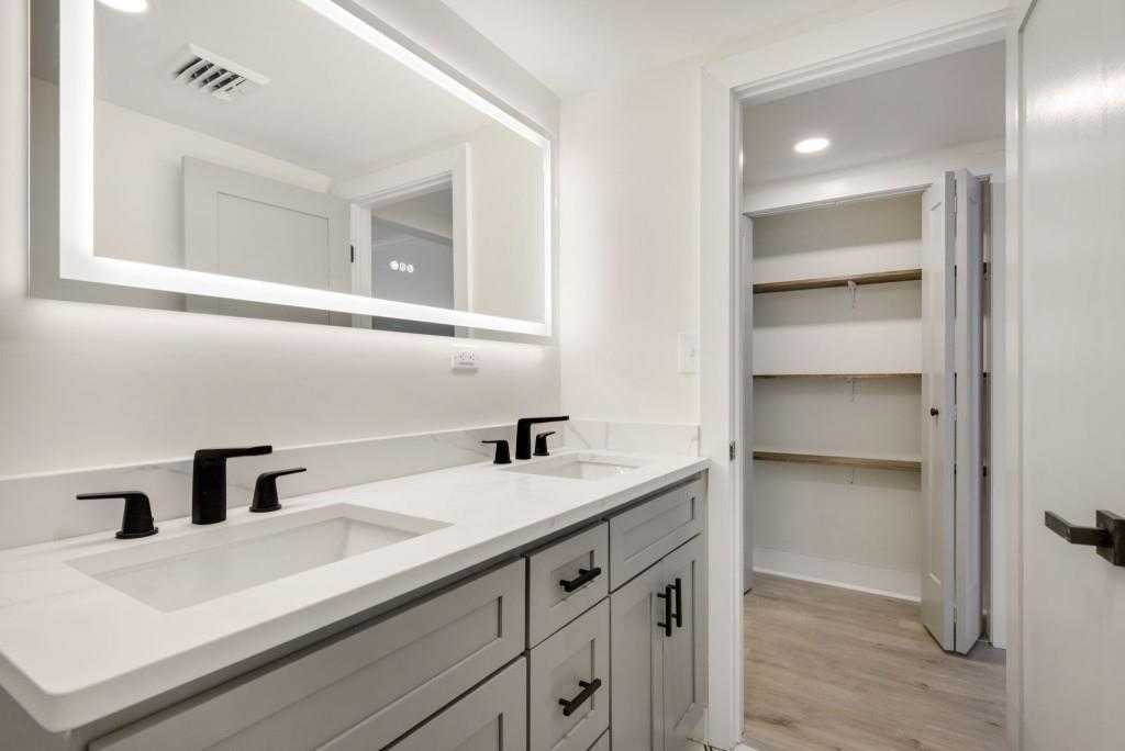 3648 Peachtree Road Unit: 2G