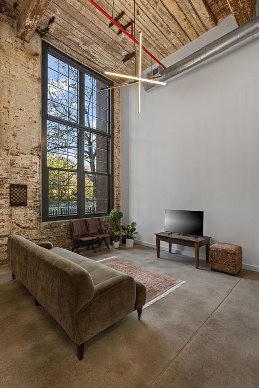 170 Boulevard SE Unit 104E