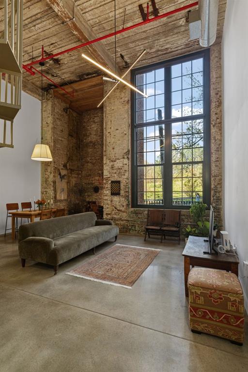 170 Boulevard SE Unit 104E