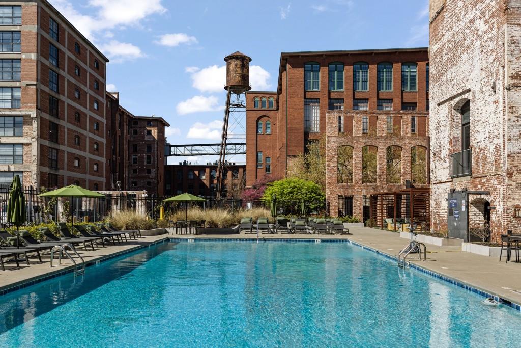 170 Boulevard SE Unit 104E