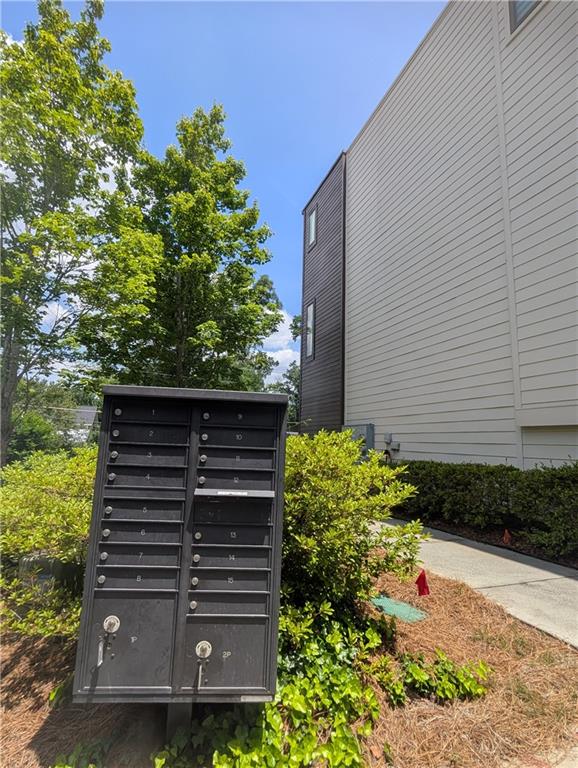 718 Oakview Road