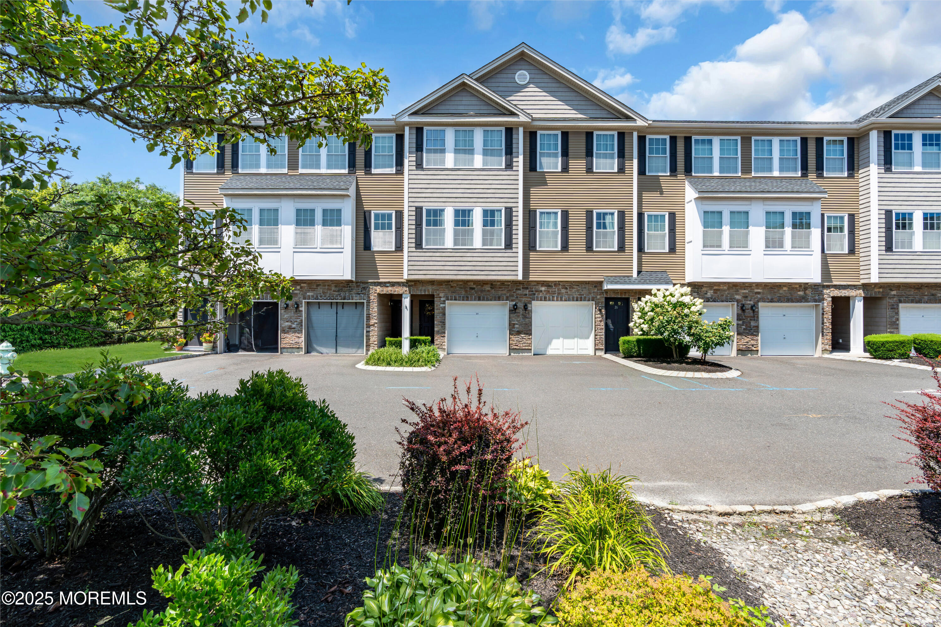 99 Steiner Avenue, 25