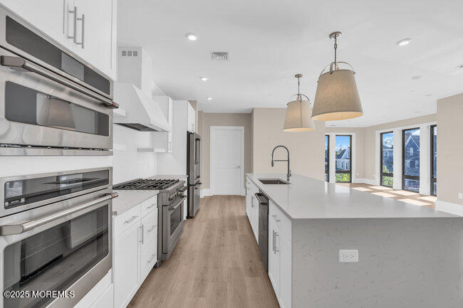 215 2nd Avenue, 308