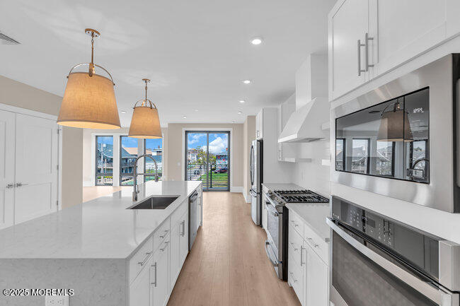 215 2nd Avenue, 308