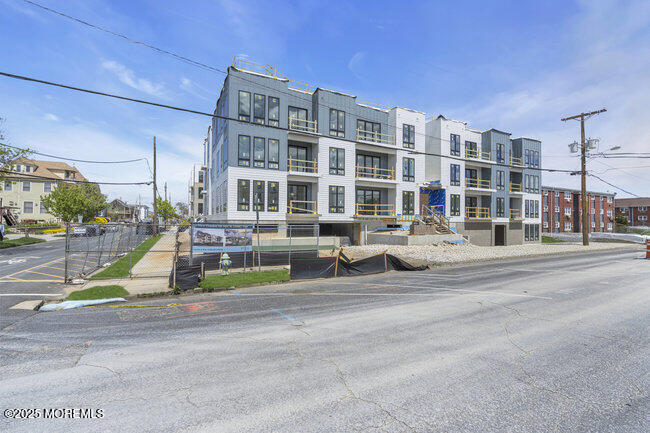 215 2nd Avenue, 308