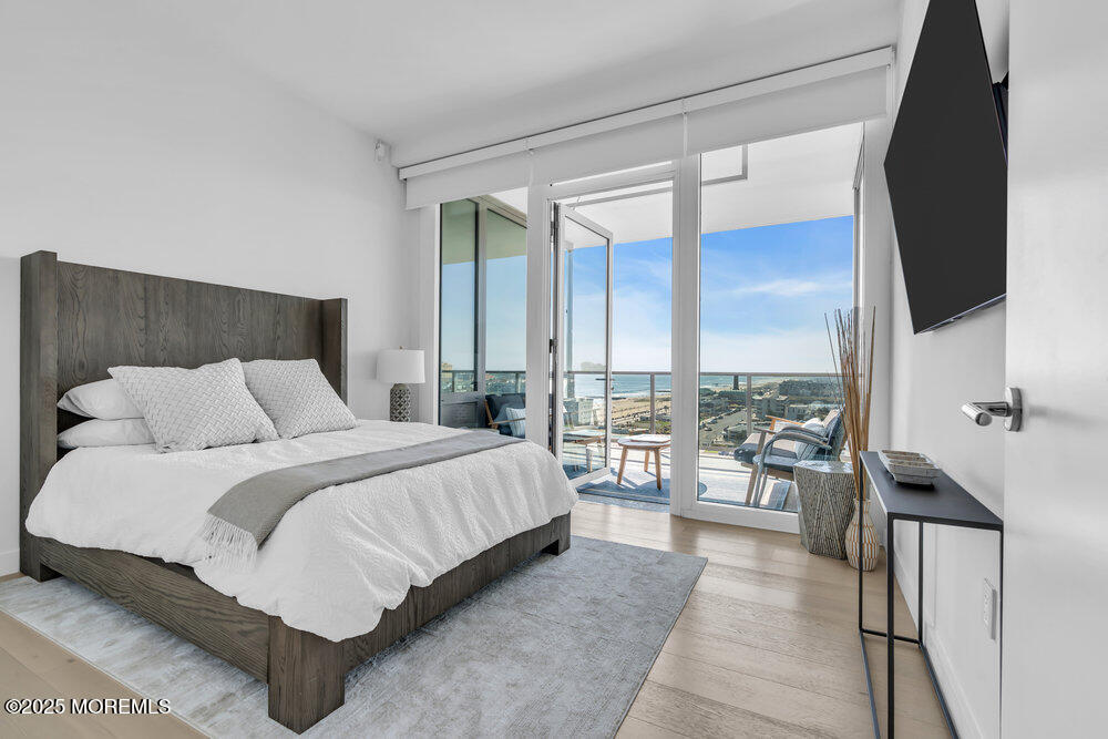 1101 Ocean Avenue, 903