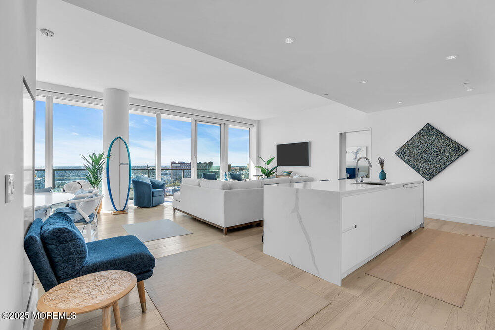 1101 Ocean Avenue, 903