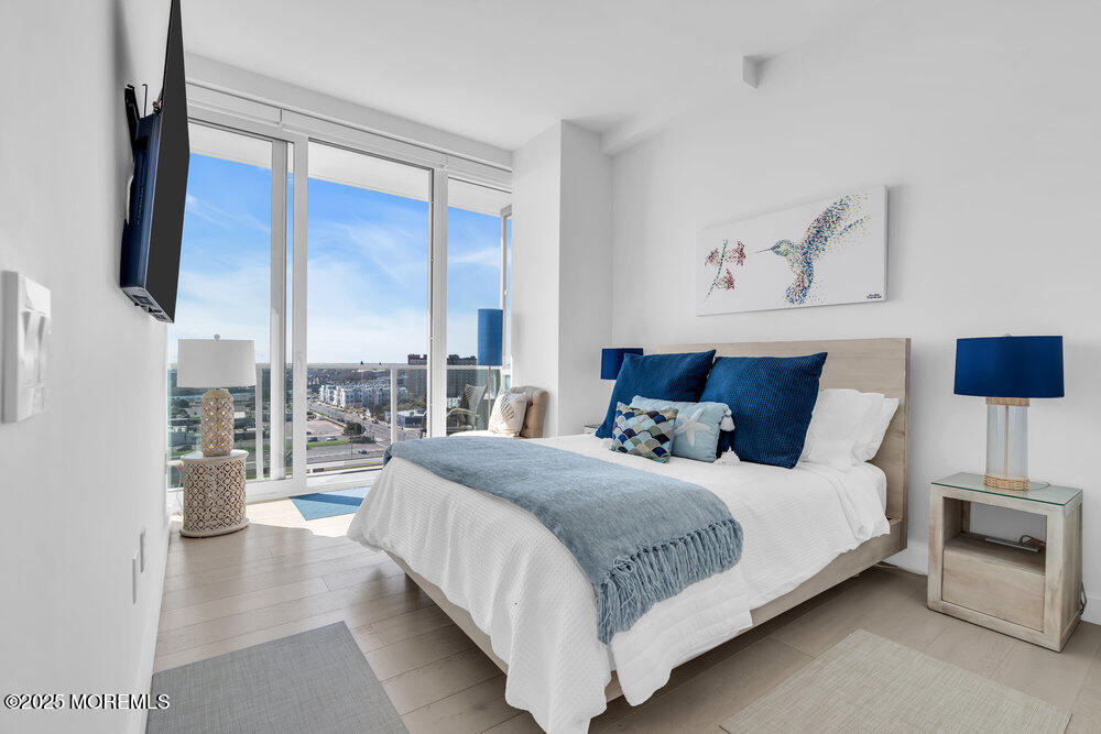 1101 Ocean Avenue, 903