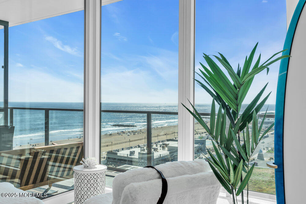 1101 Ocean Avenue, 903