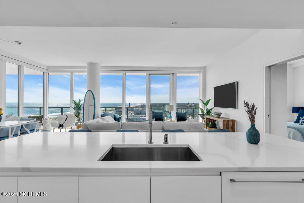 1101 Ocean Avenue, 903